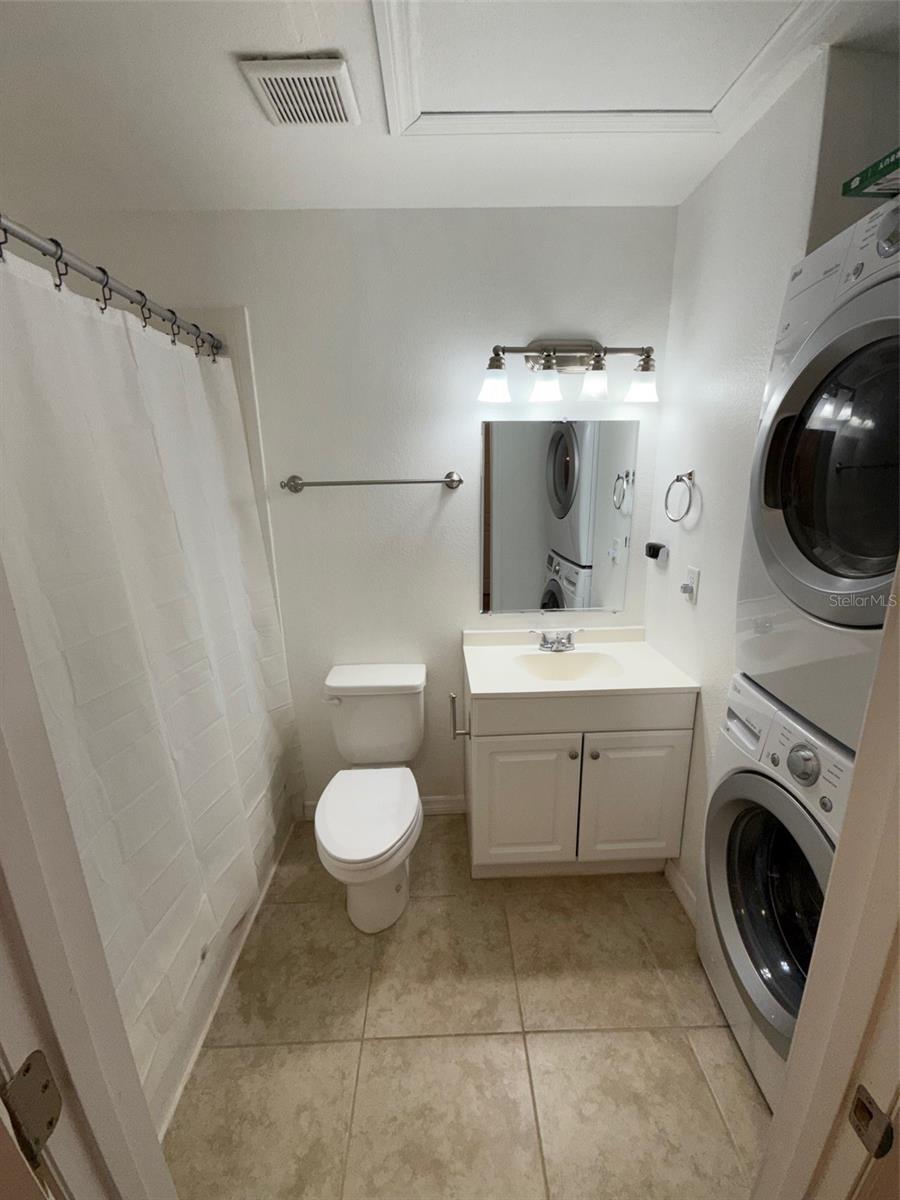 Image 13 of 39 For 22710 Watersedge Boulevard 73