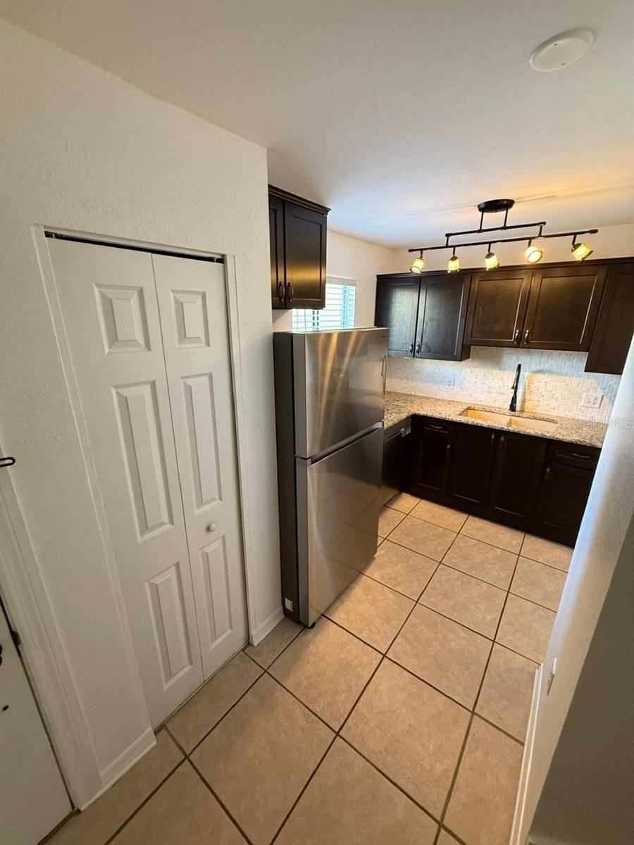 Image 25 of 39 For 22710 Watersedge Boulevard 73