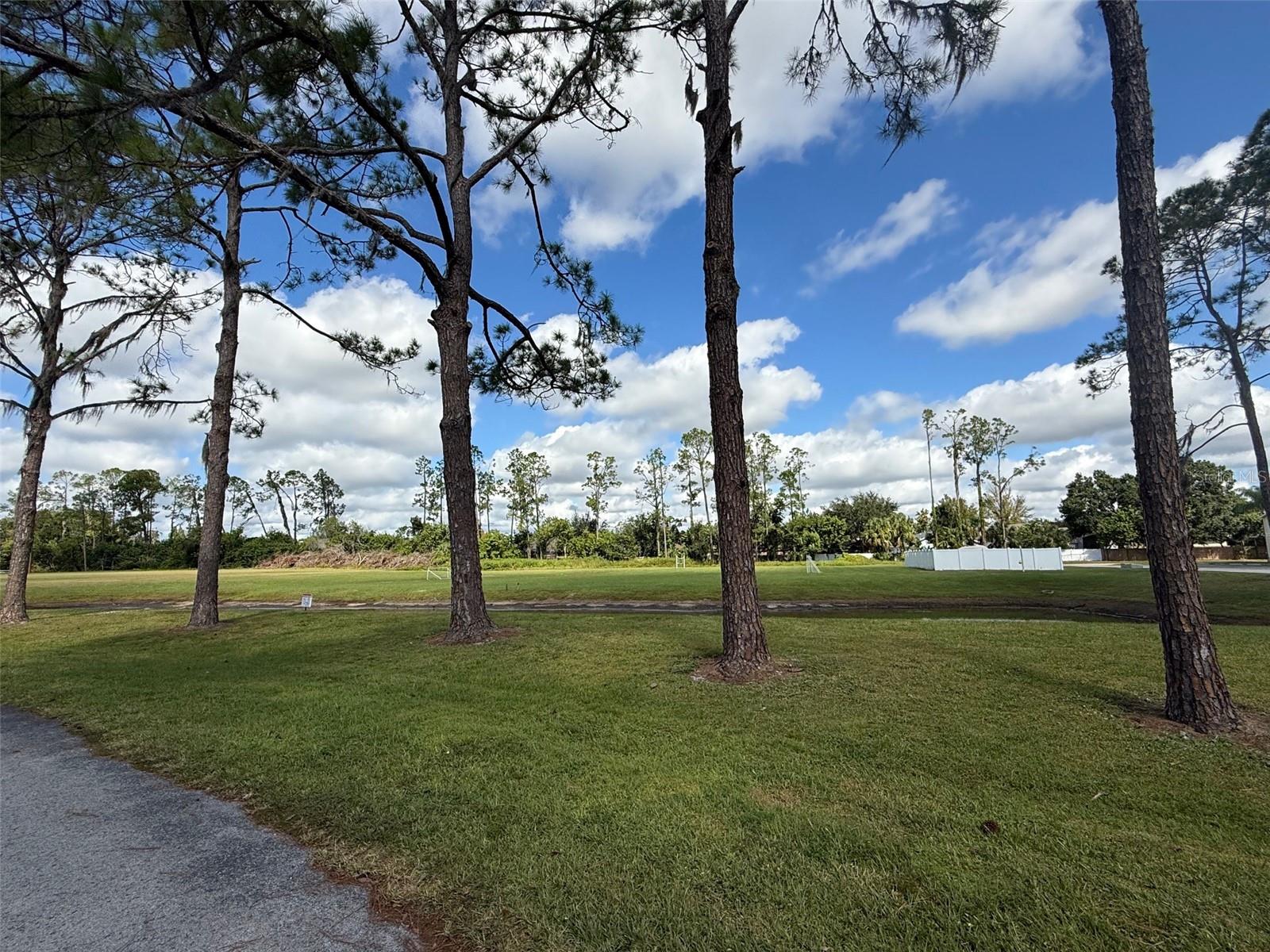 Image 34 of 39 For 22710 Watersedge Boulevard 73