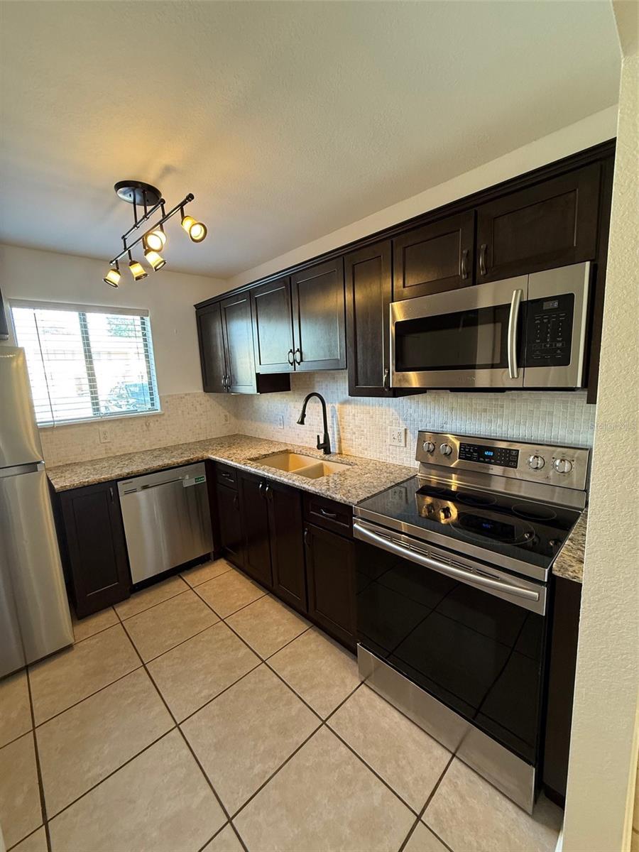 Image 5 of 39 For 22710 Watersedge Boulevard 73