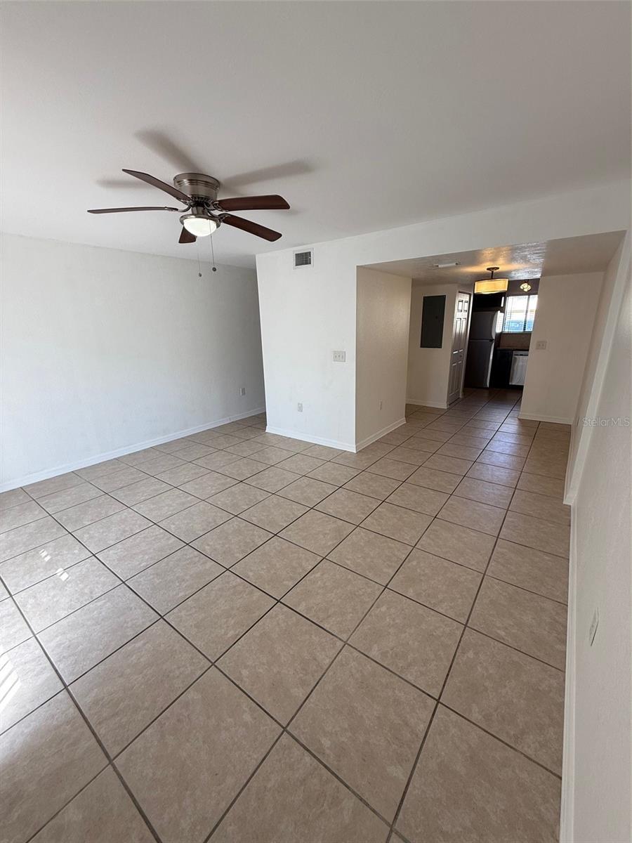 Image 7 of 39 For 22710 Watersedge Boulevard 73