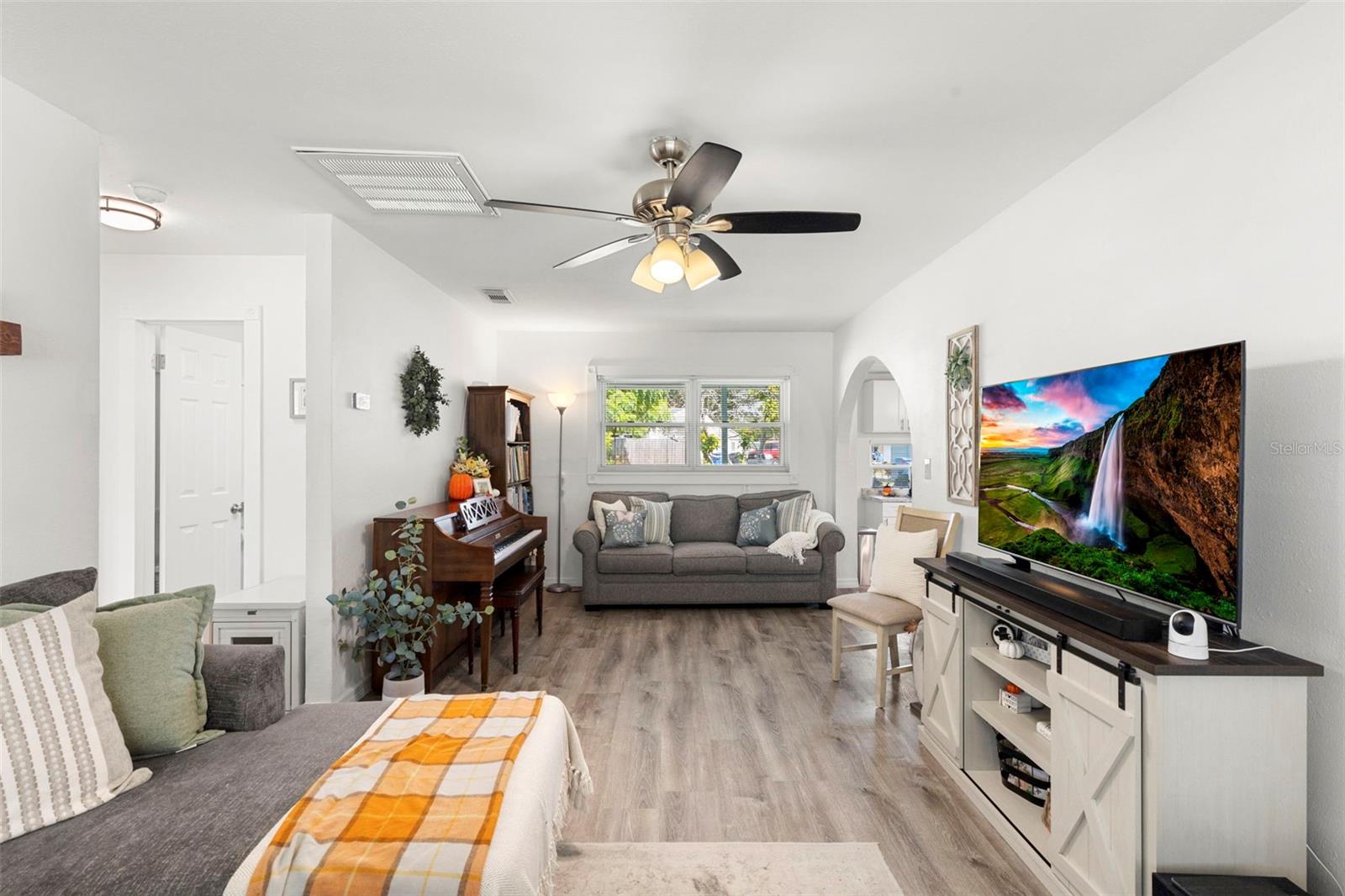 Listing photo id 8 for 7001 13th Street N