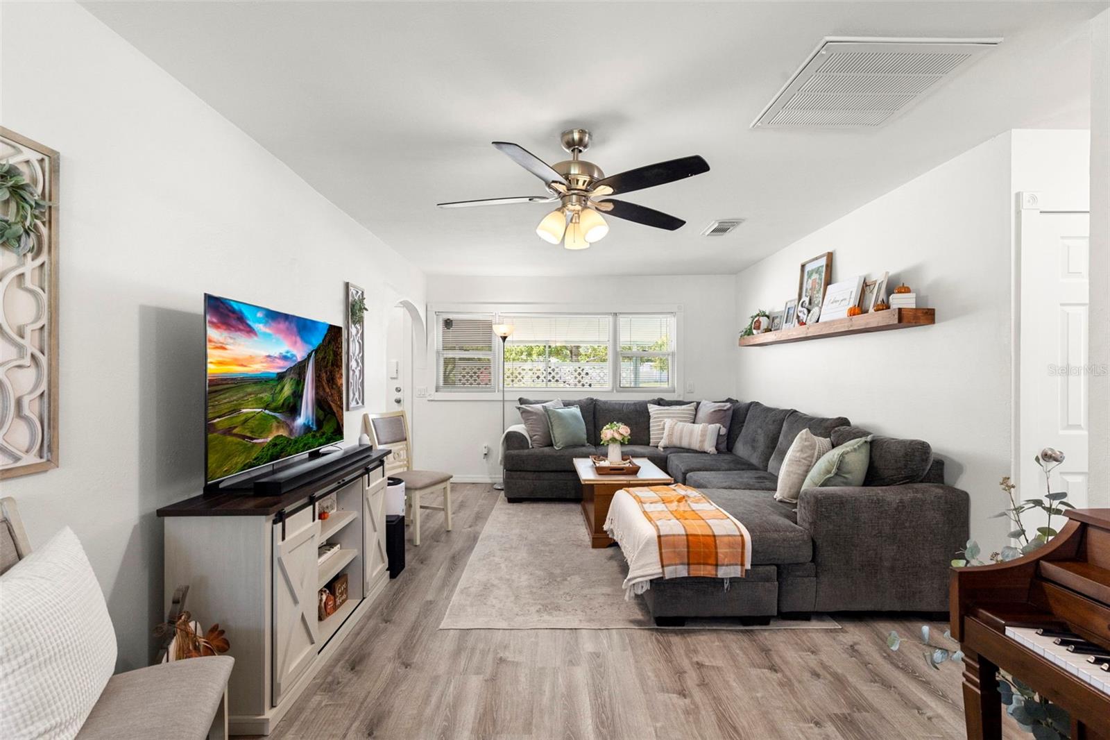 Listing photo id 9 for 7001 13th Street N