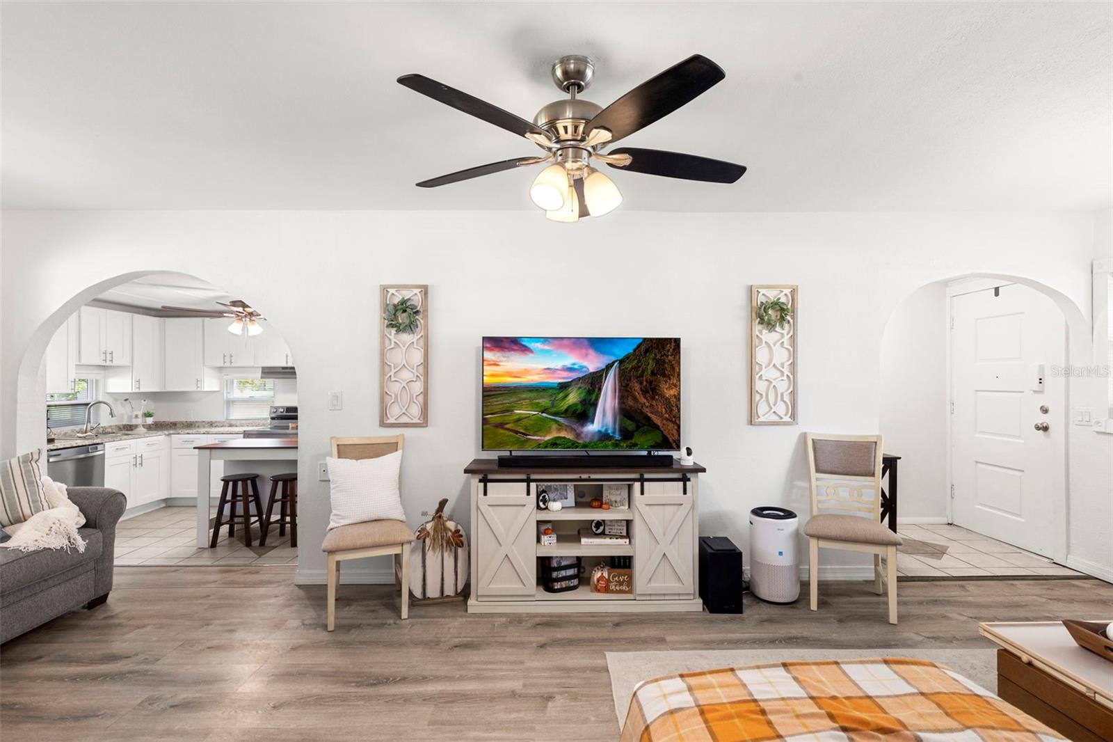 Listing photo id 10 for 7001 13th Street N