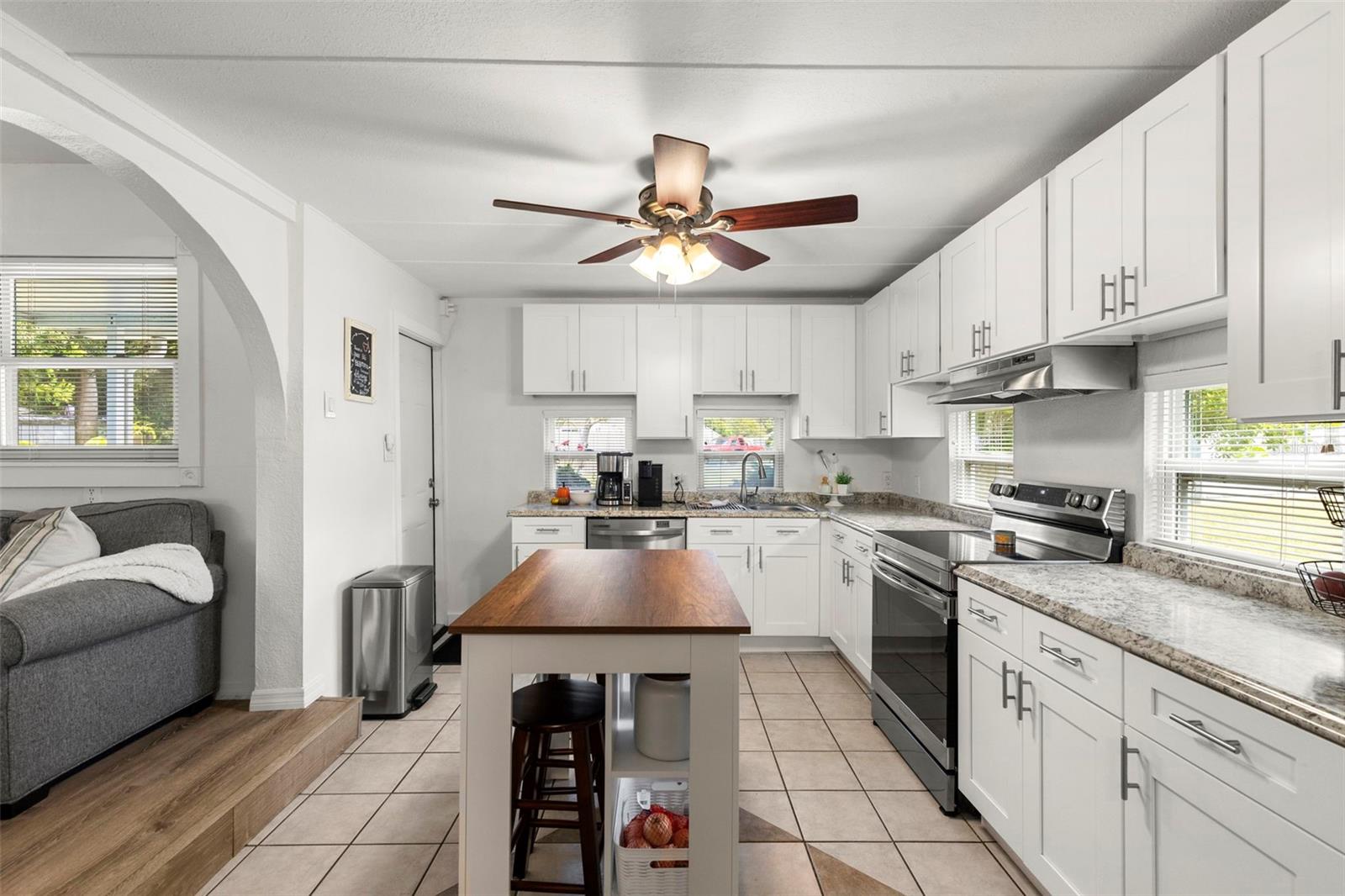 Listing photo id 12 for 7001 13th Street N