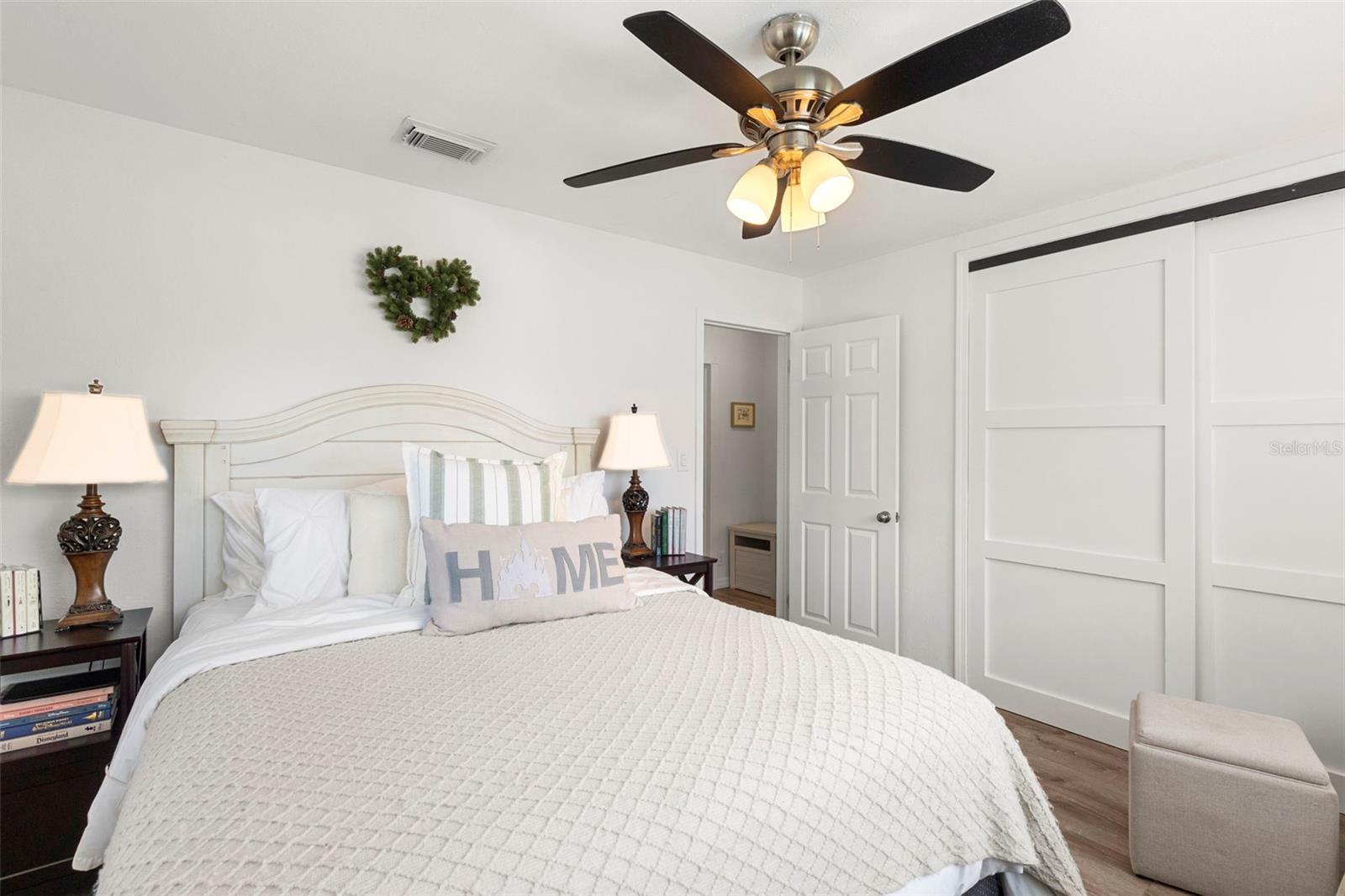 Listing photo id 23 for 7001 13th Street N