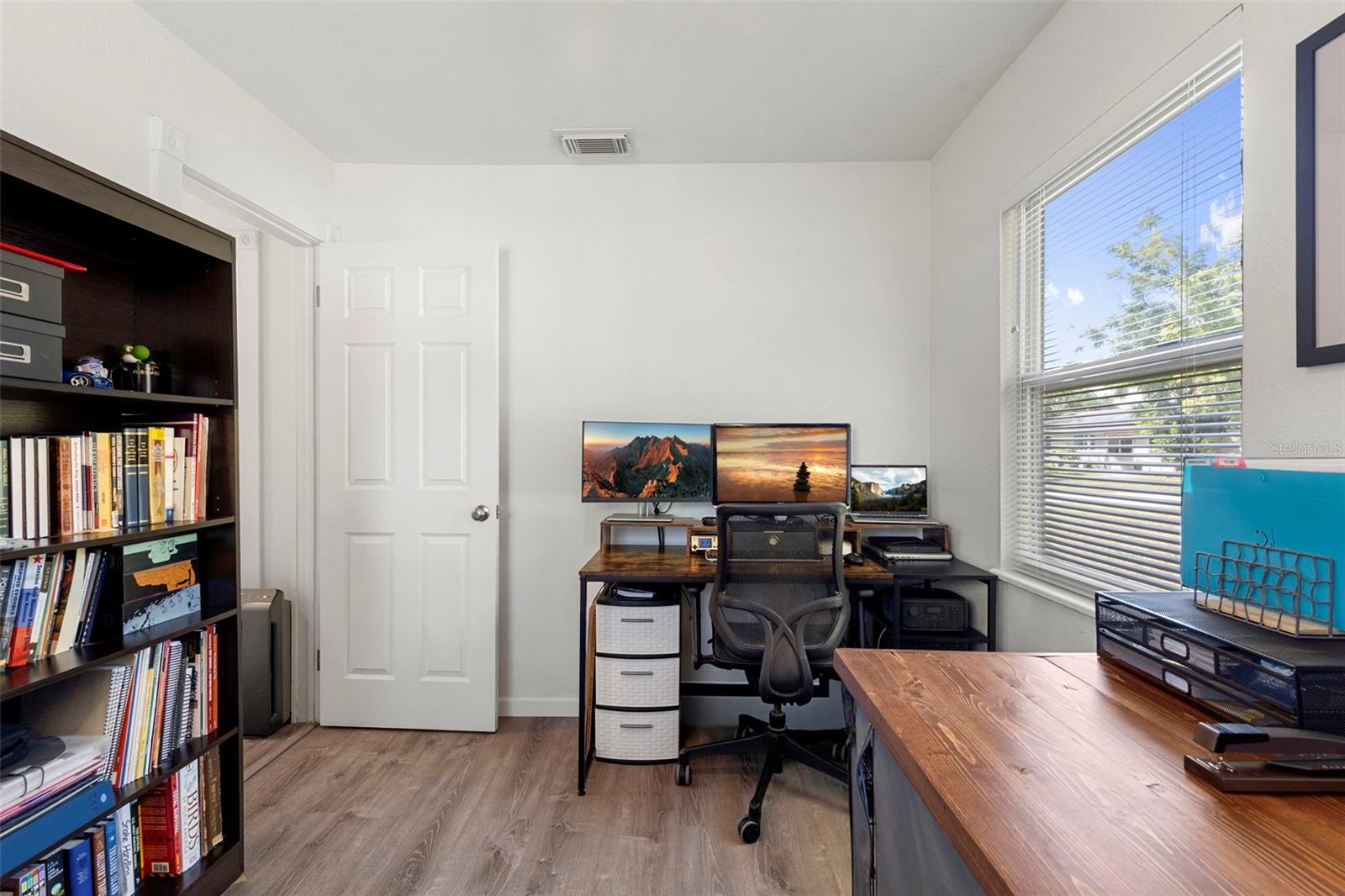 Listing photo id 26 for 7001 13th Street N