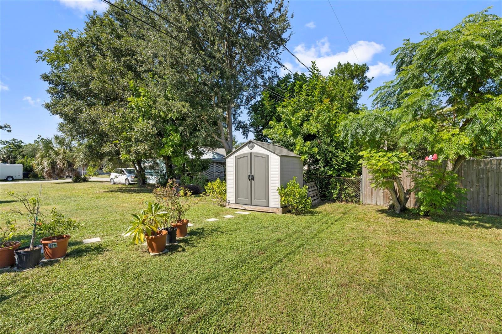 Listing photo id 33 for 7001 13th Street N