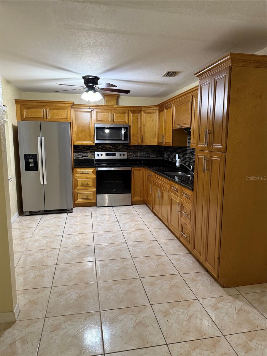 Image 3 of 27 For 4414 Clark Avenue 13
