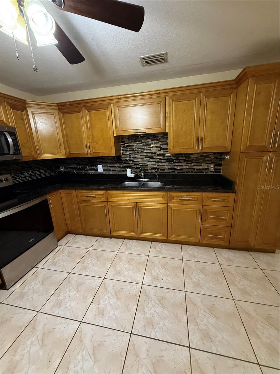 Image 4 of 27 For 4414 Clark Avenue 13