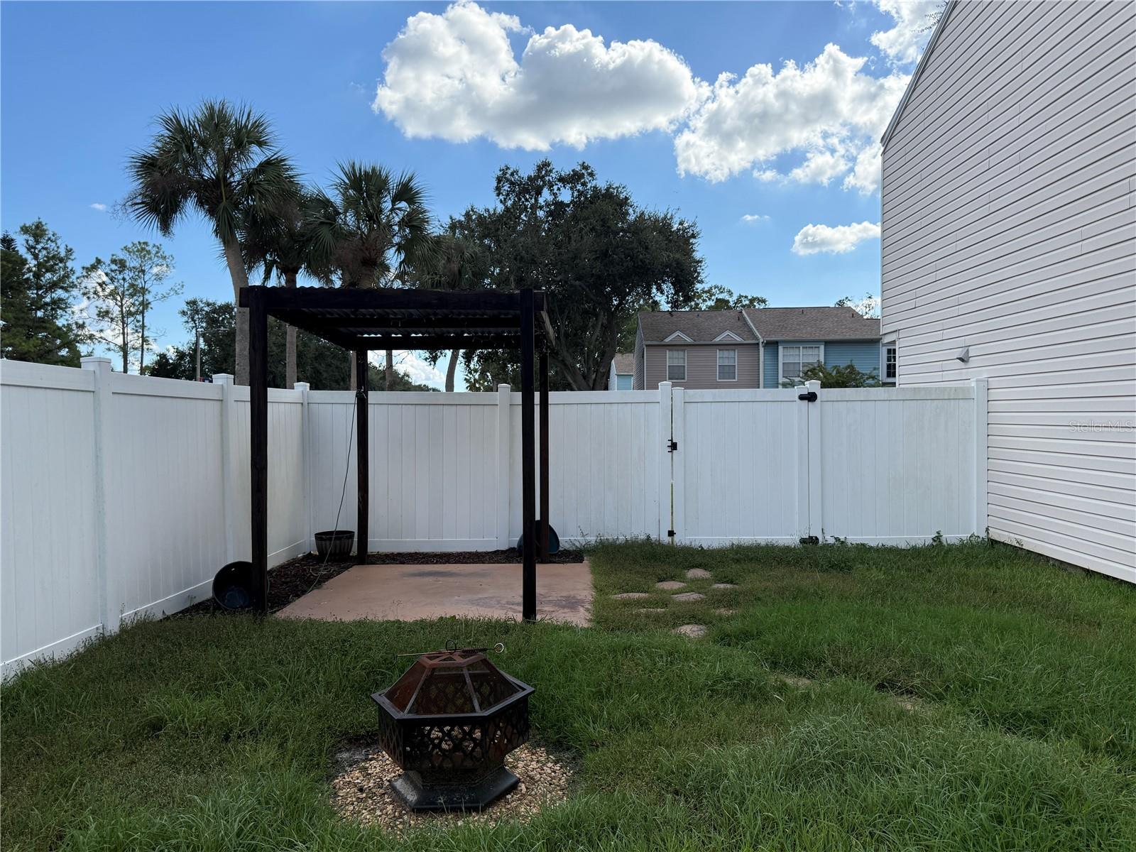 Image 25 of 28 For 16335 Rambling Vine Drive W
