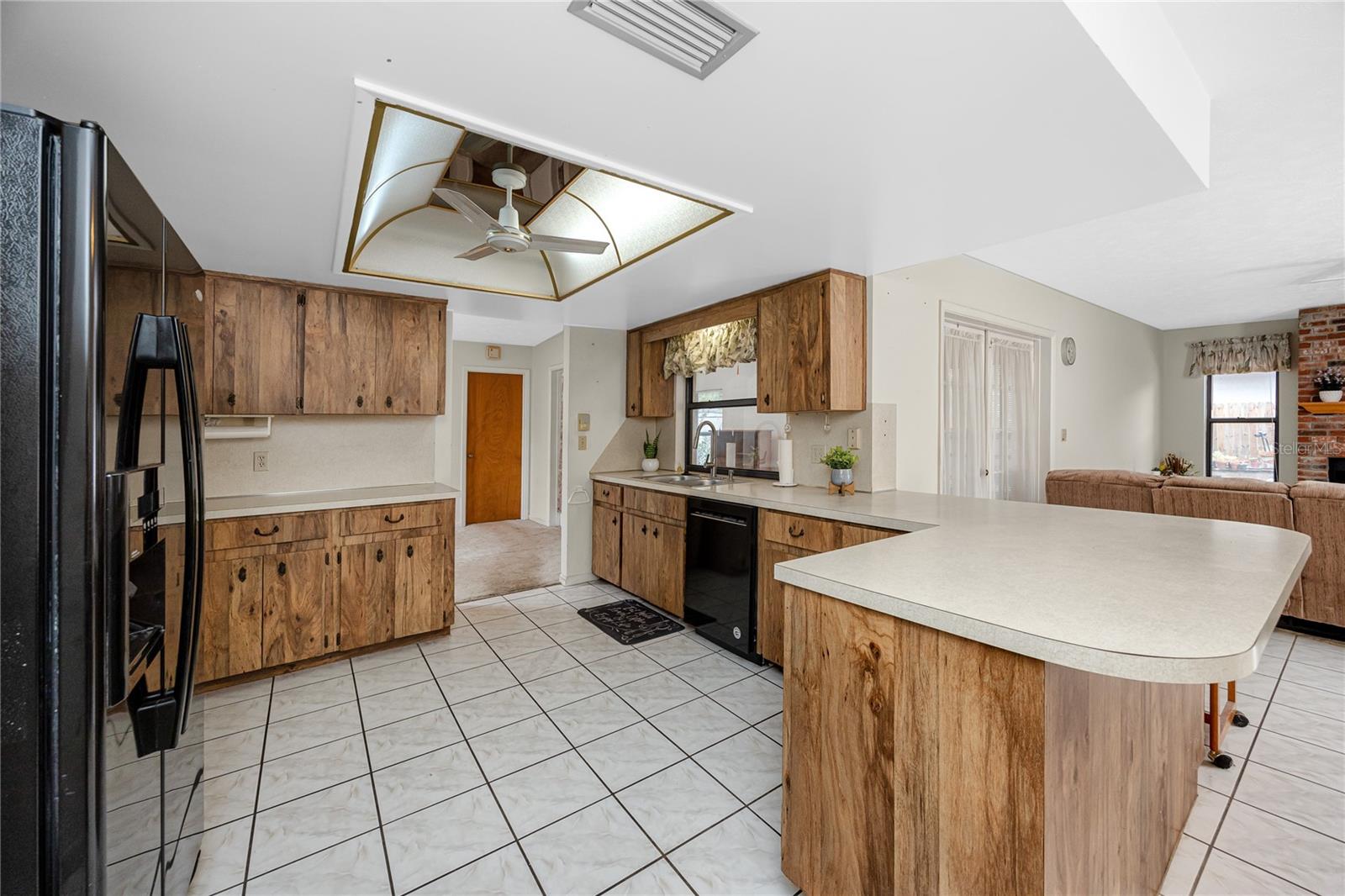 Listing photo id 8 for 2150 55th Street N