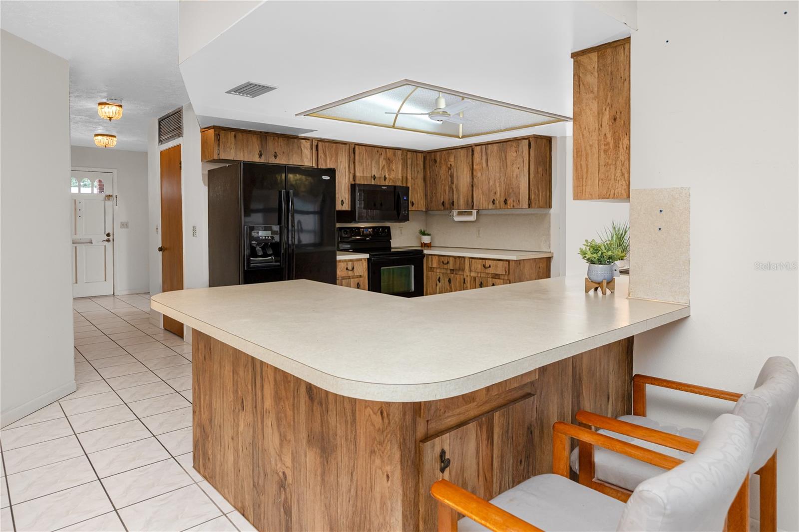 Listing photo id 11 for 2150 55th Street N