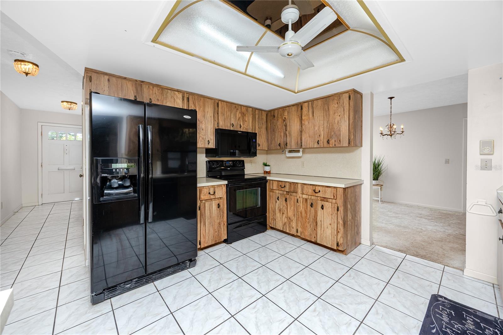 Listing photo id 12 for 2150 55th Street N
