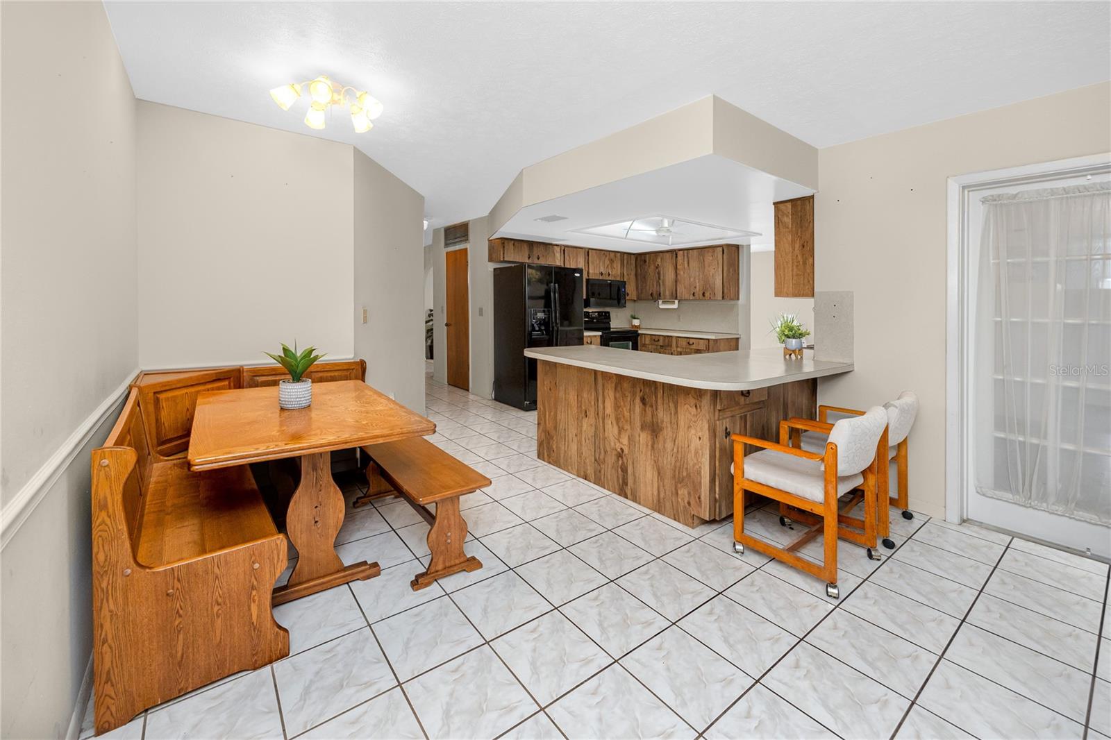 Listing photo id 13 for 2150 55th Street N