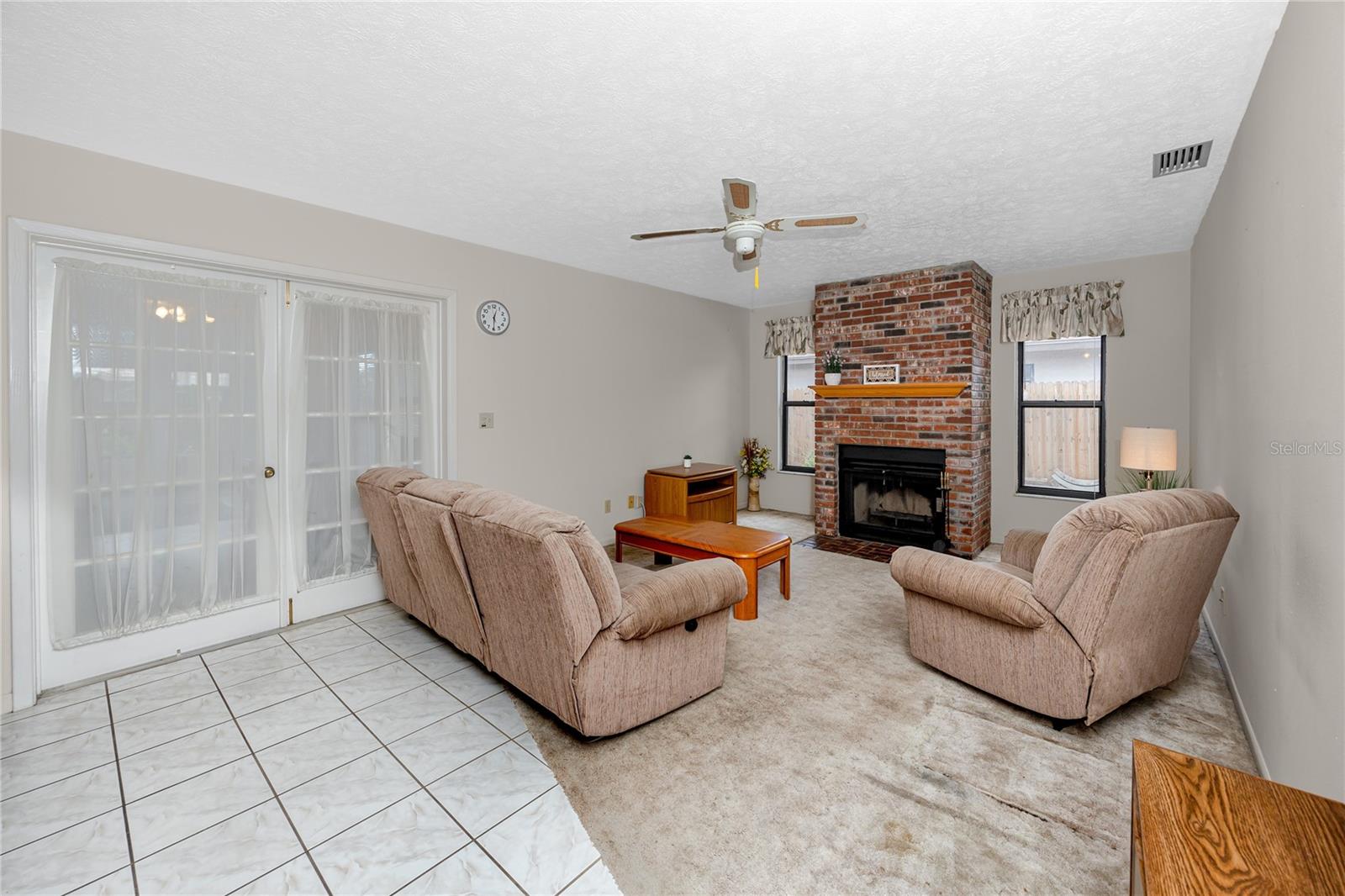 Listing photo id 14 for 2150 55th Street N