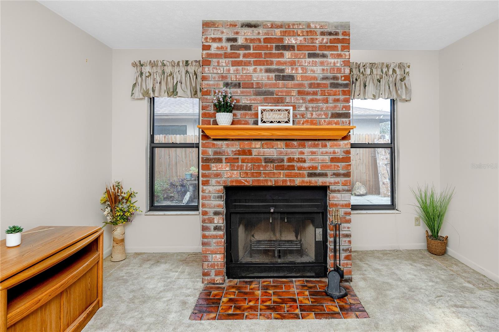 Listing photo id 15 for 2150 55th Street N