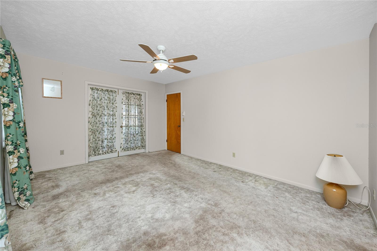 Listing photo id 18 for 2150 55th Street N