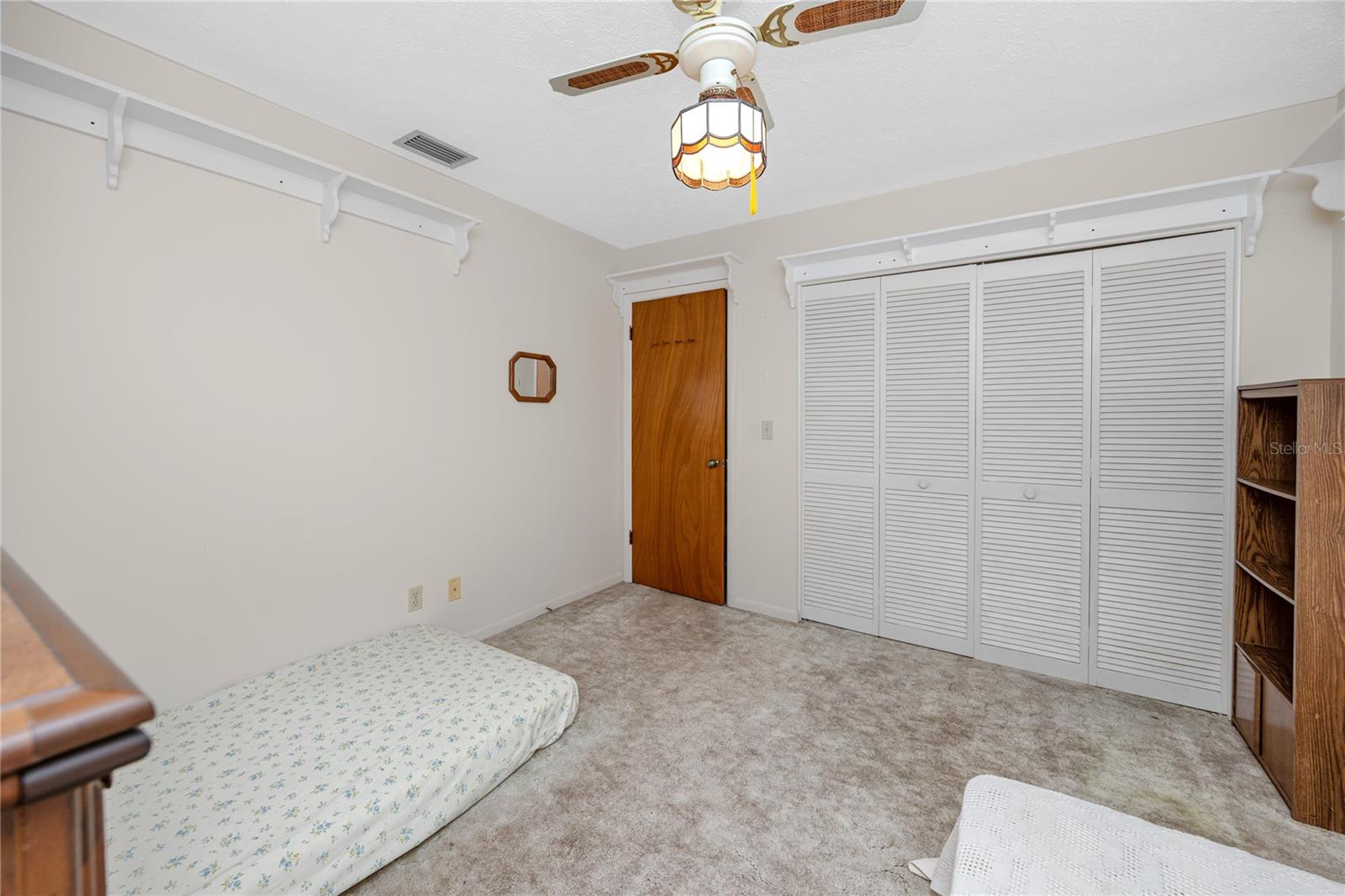 Listing photo id 25 for 2150 55th Street N