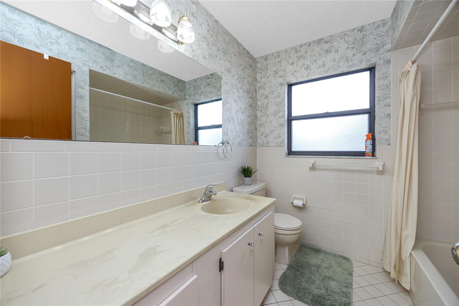 Listing photo id 26 for 2150 55th Street N