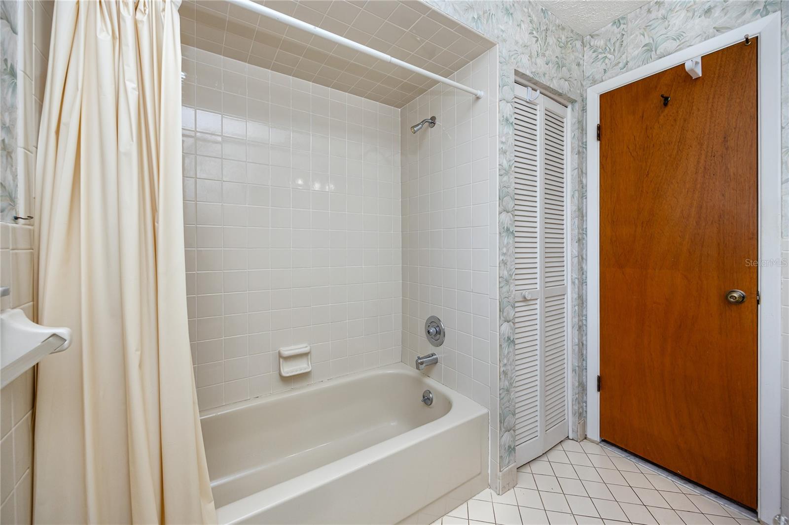 Listing photo id 27 for 2150 55th Street N