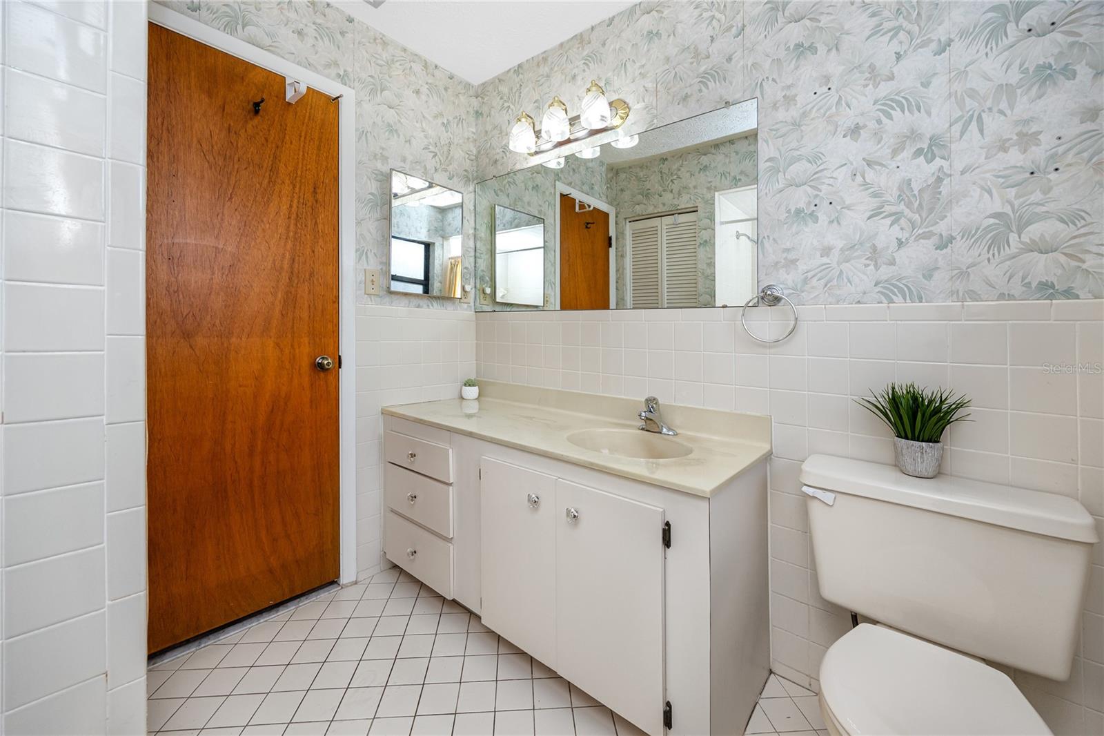 Listing photo id 28 for 2150 55th Street N