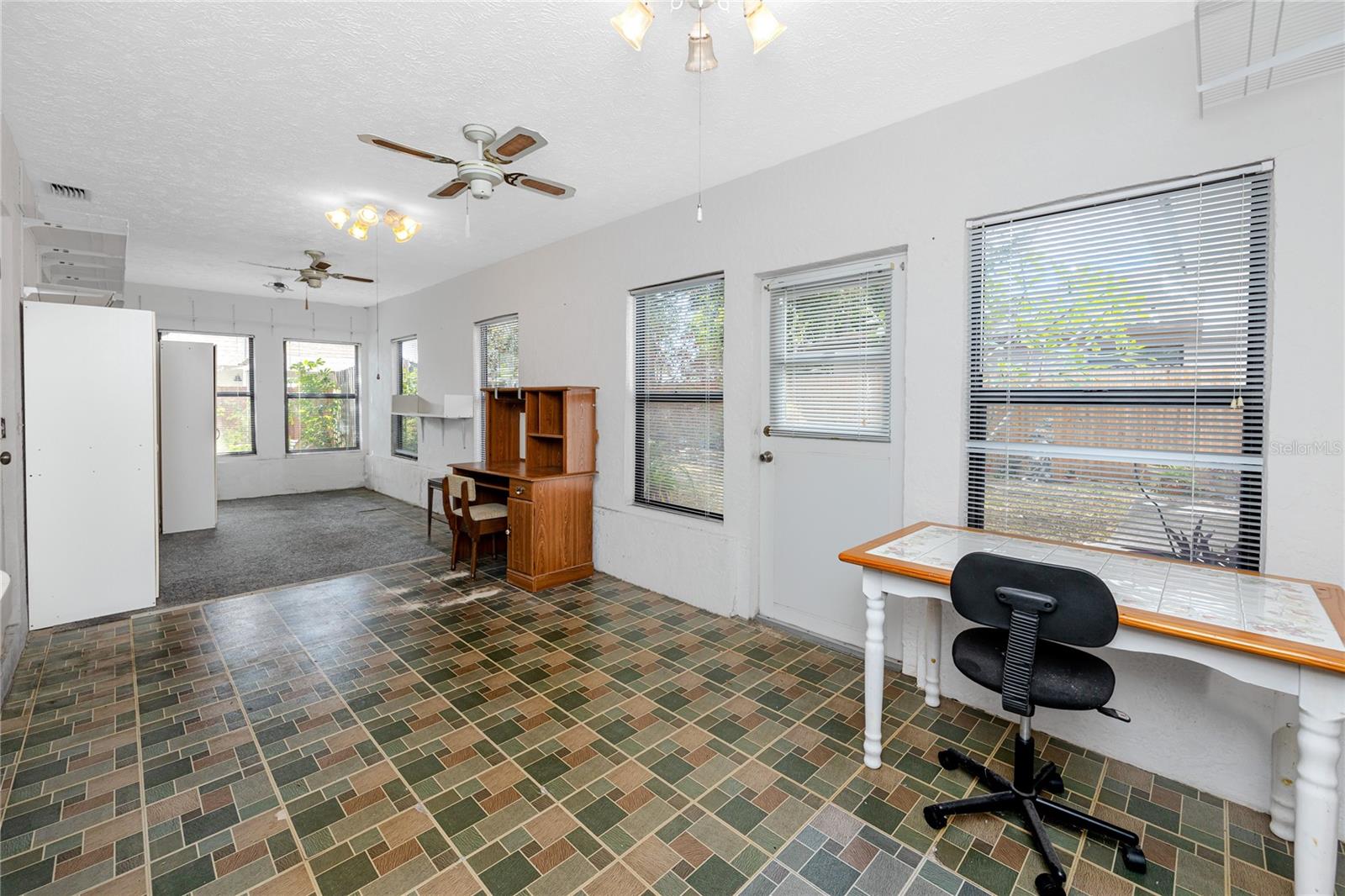 Listing photo id 32 for 2150 55th Street N