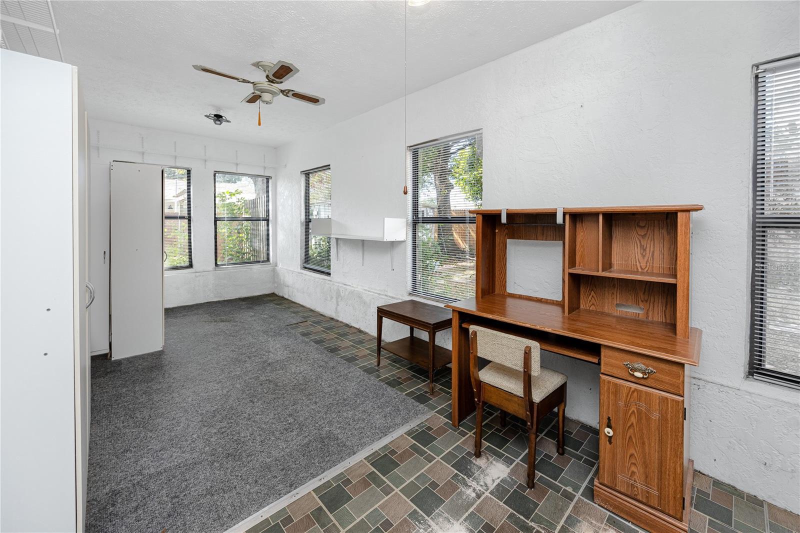 Listing photo id 34 for 2150 55th Street N
