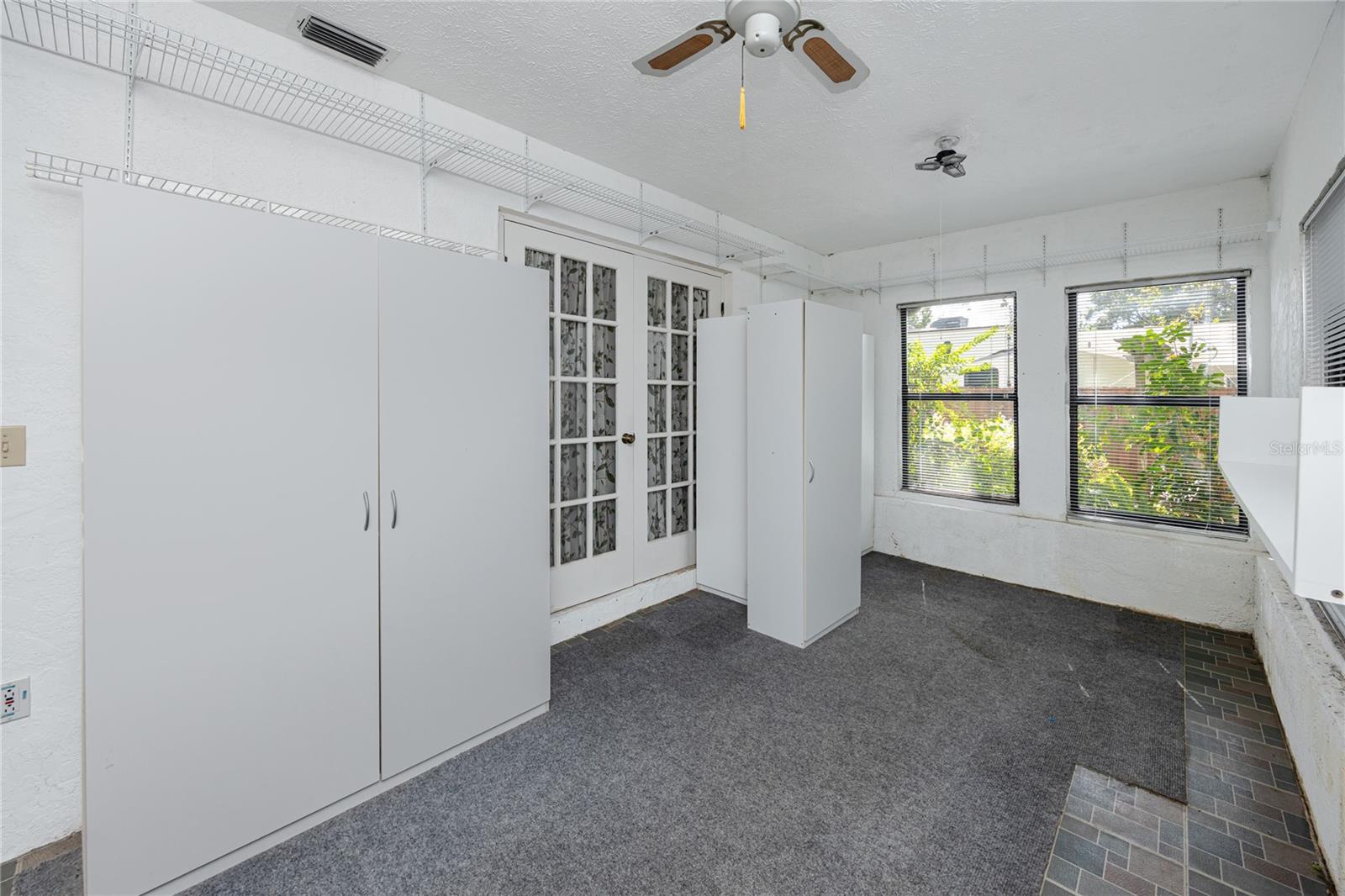 Listing photo id 35 for 2150 55th Street N