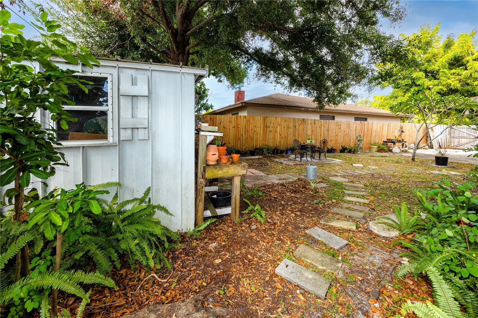 Listing photo id 39 for 2150 55th Street N