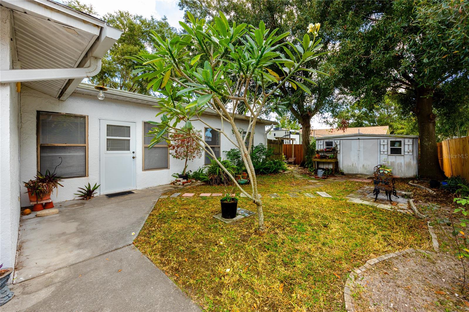 Listing photo id 40 for 2150 55th Street N