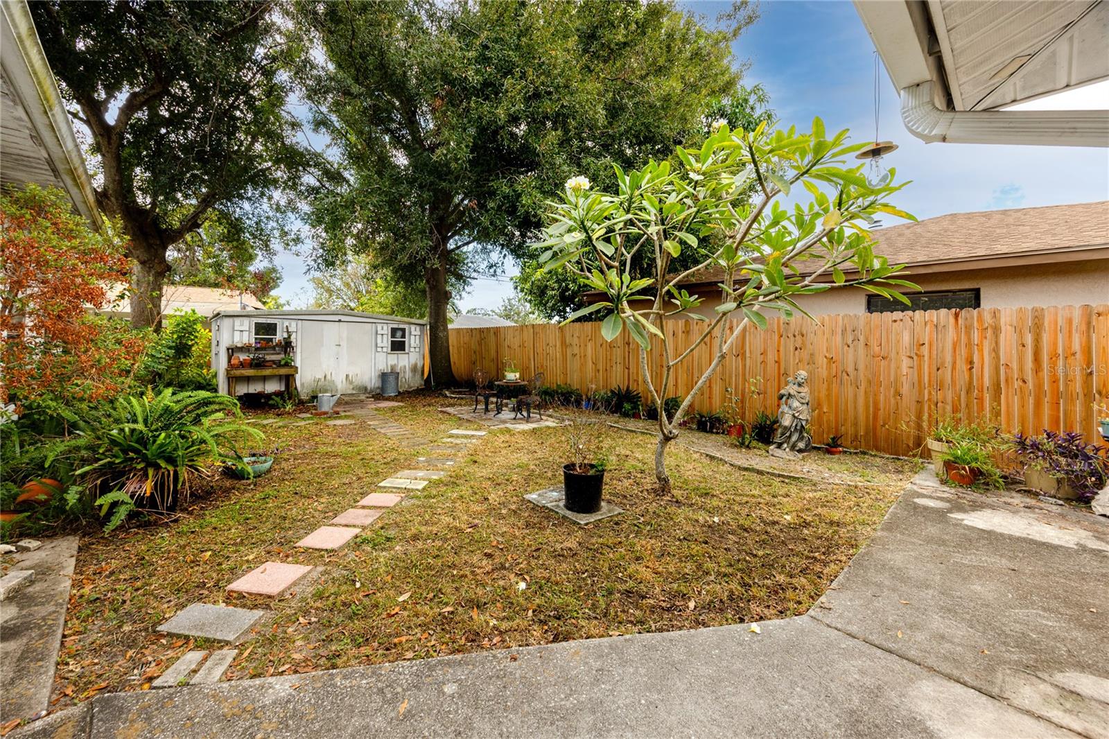 Listing photo id 41 for 2150 55th Street N