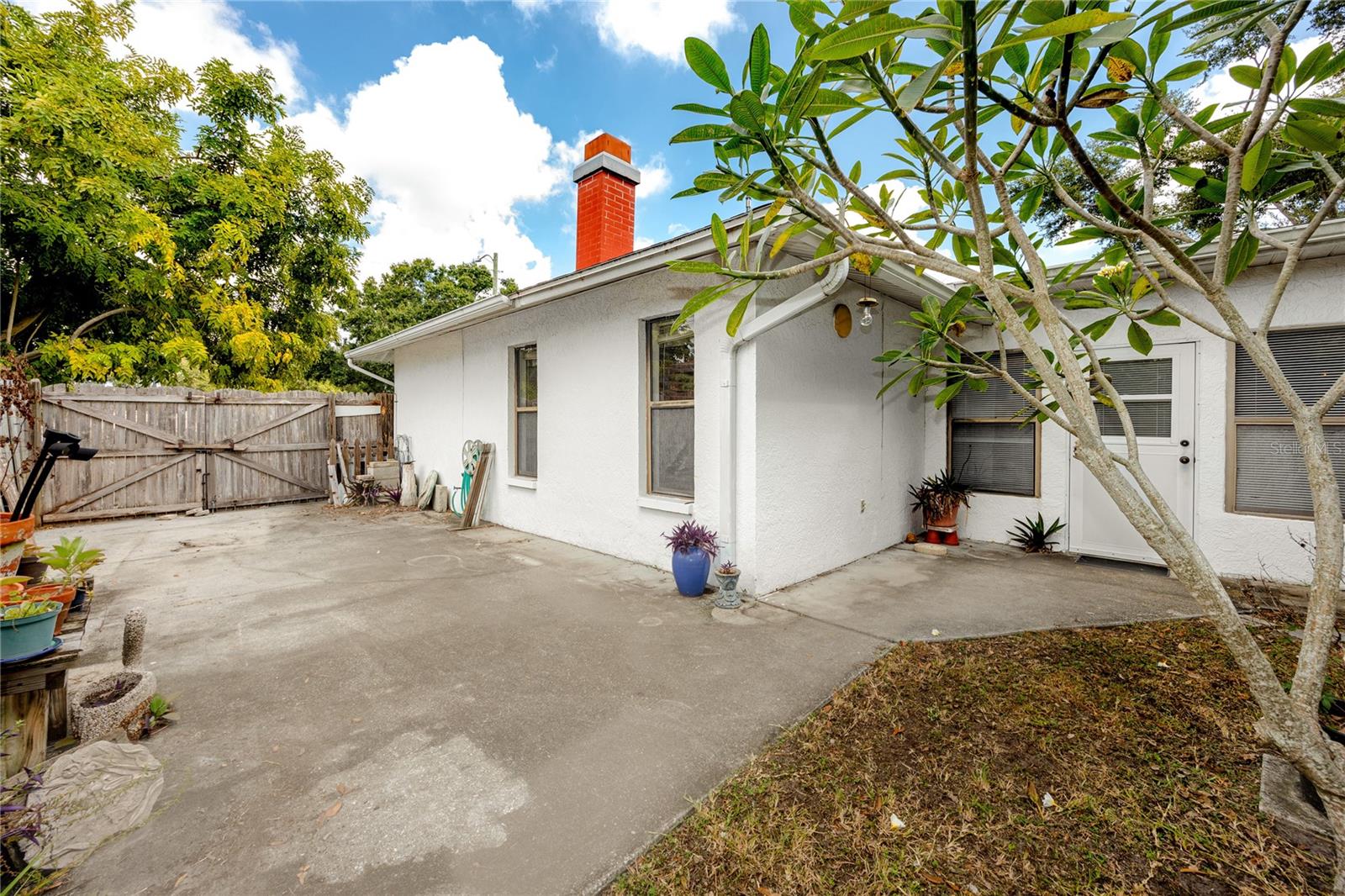 Listing photo id 42 for 2150 55th Street N