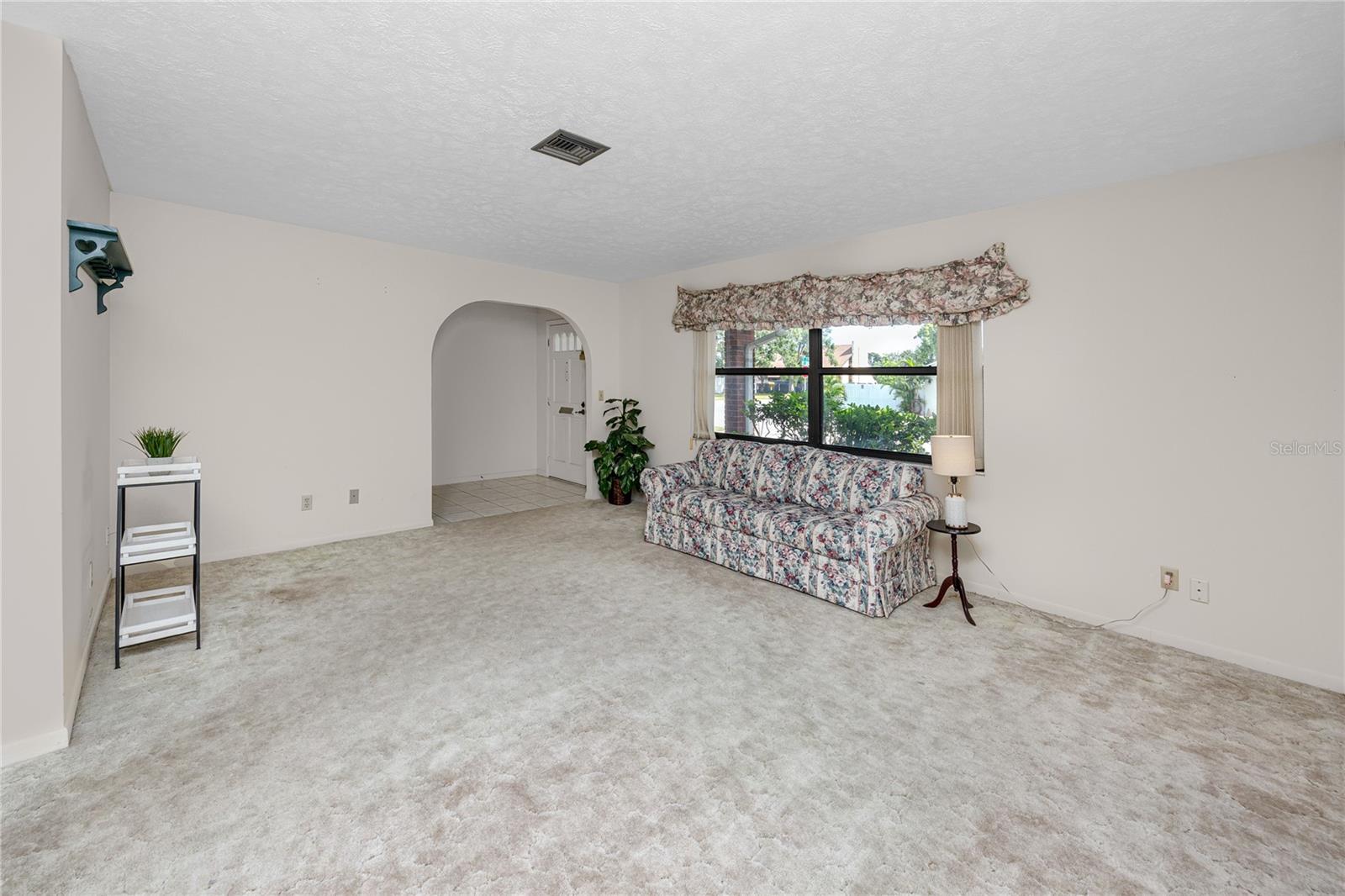 Listing photo id 5 for 2150 55th Street N