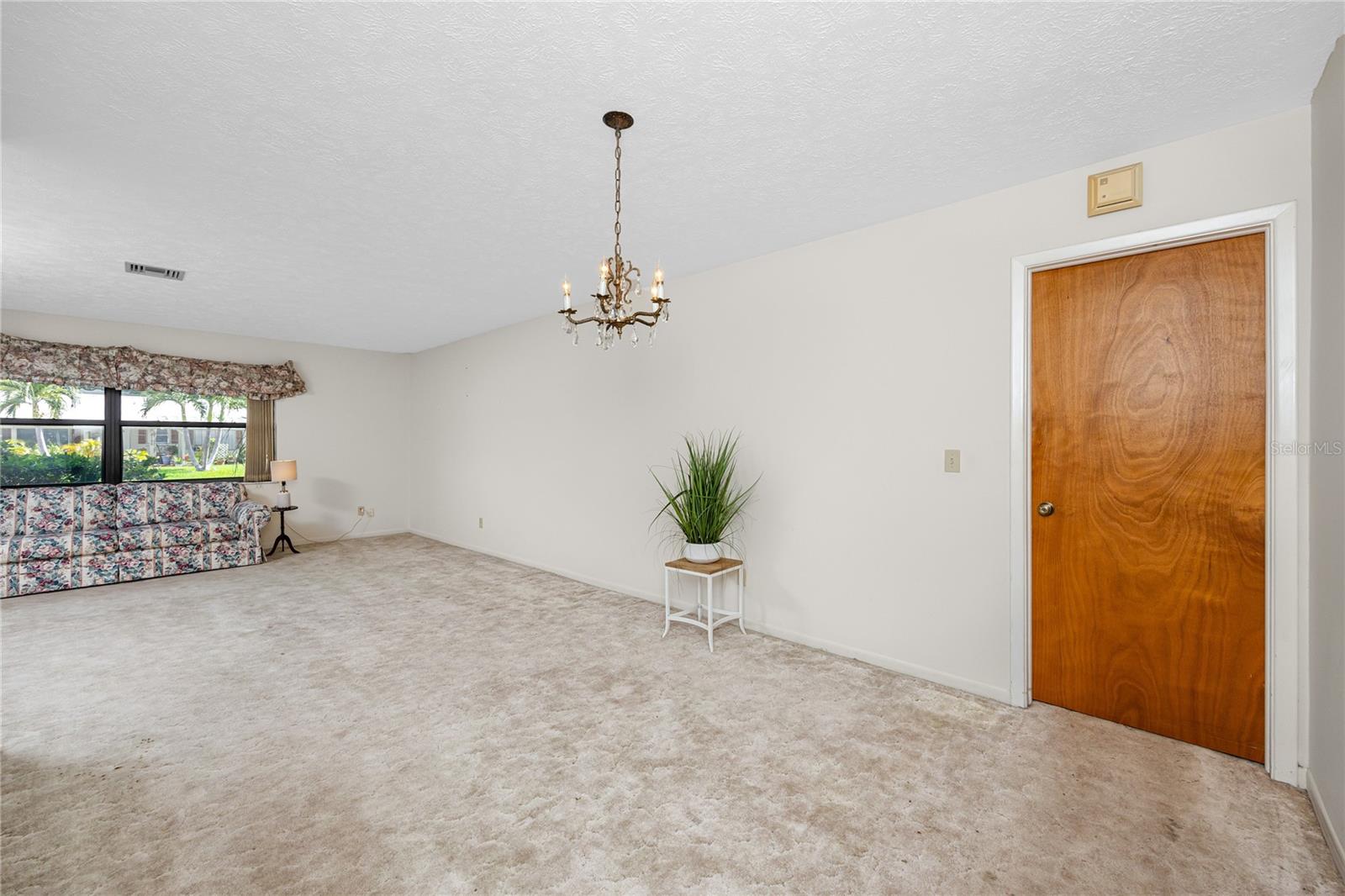 Listing photo id 7 for 2150 55th Street N