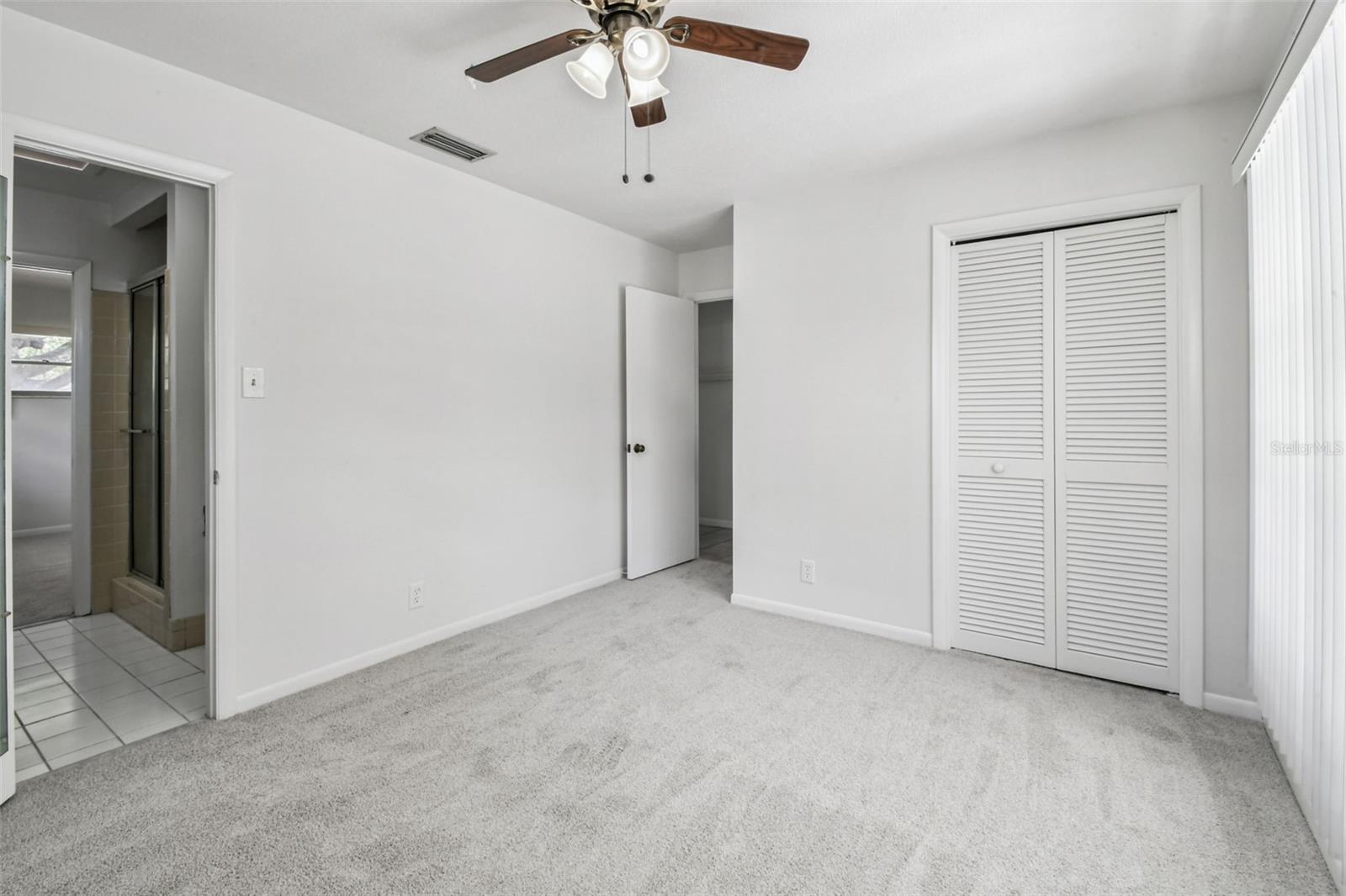 Listing photo id 8 for 513 Rollingview Drive