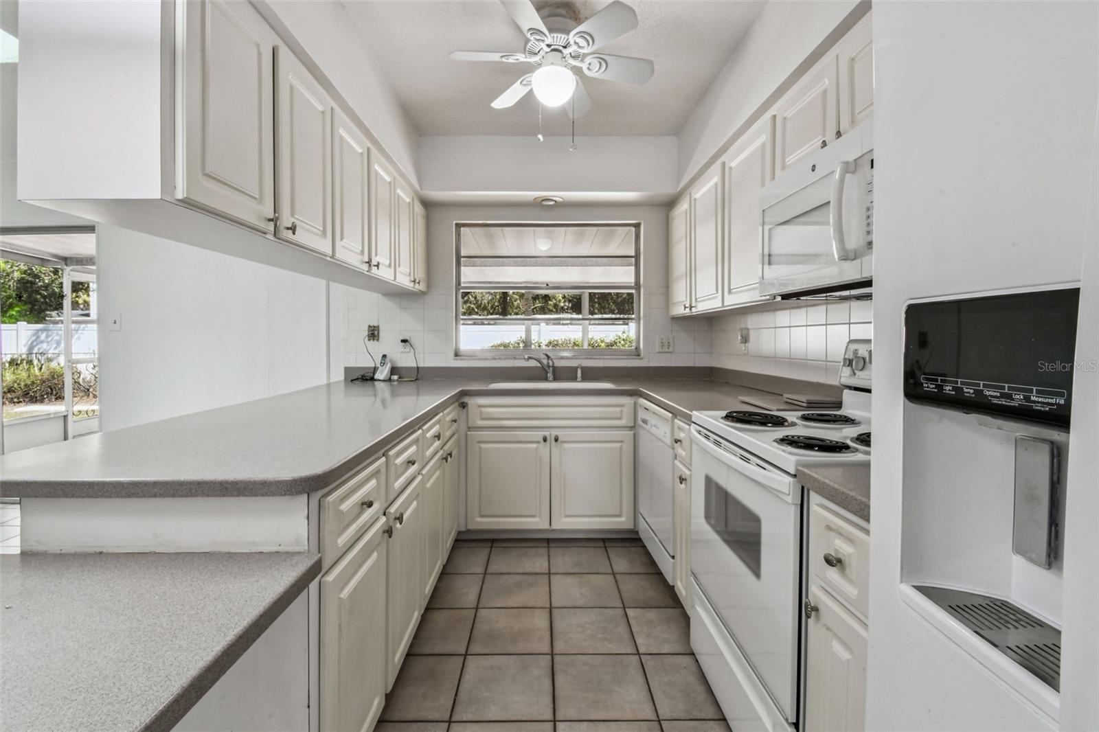Listing photo id 13 for 513 Rollingview Drive