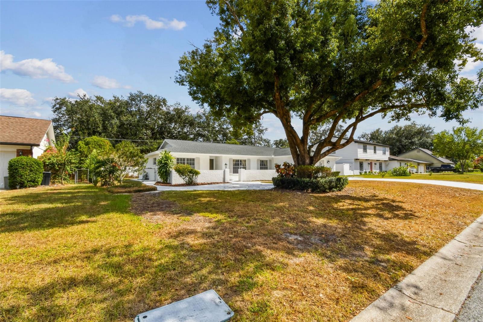 Listing photo id 0 for 513 Rollingview Drive