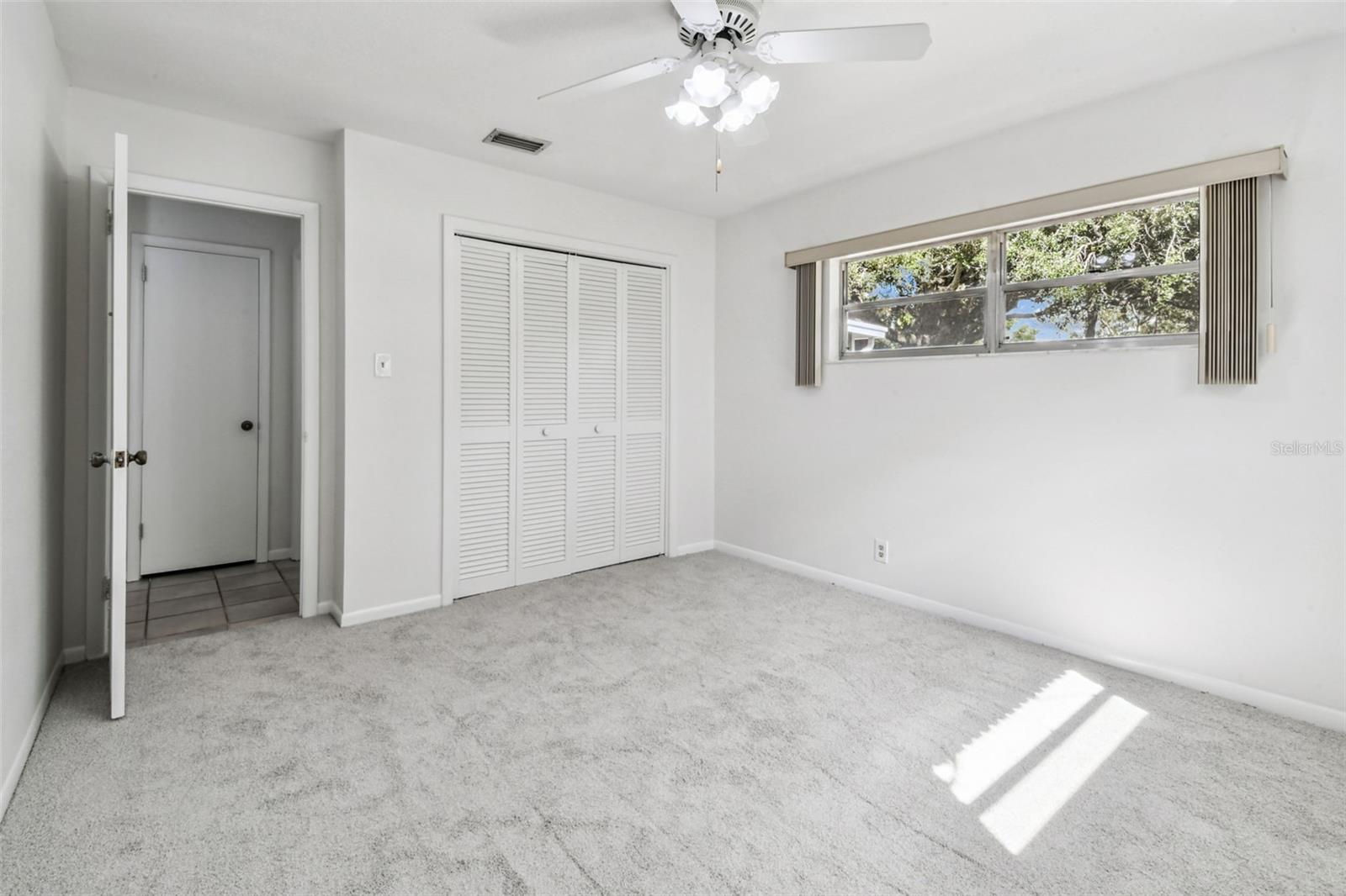 Listing photo id 19 for 513 Rollingview Drive