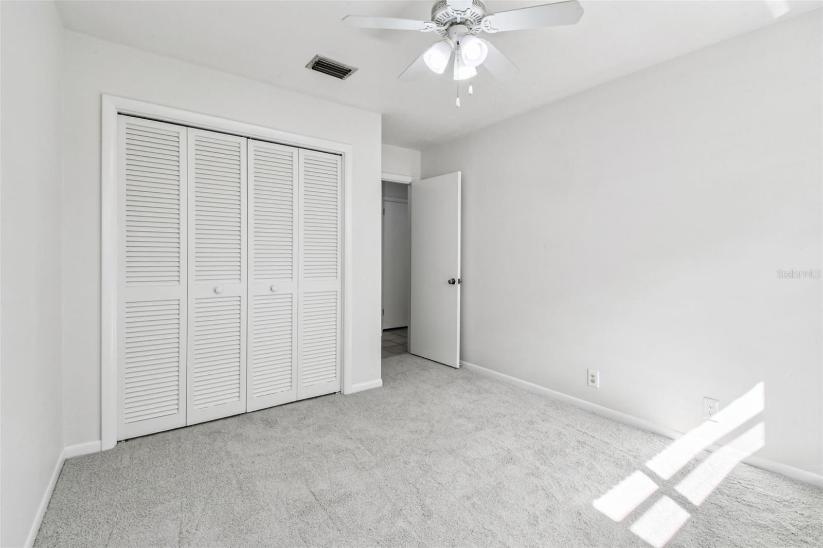 Listing photo id 20 for 513 Rollingview Drive