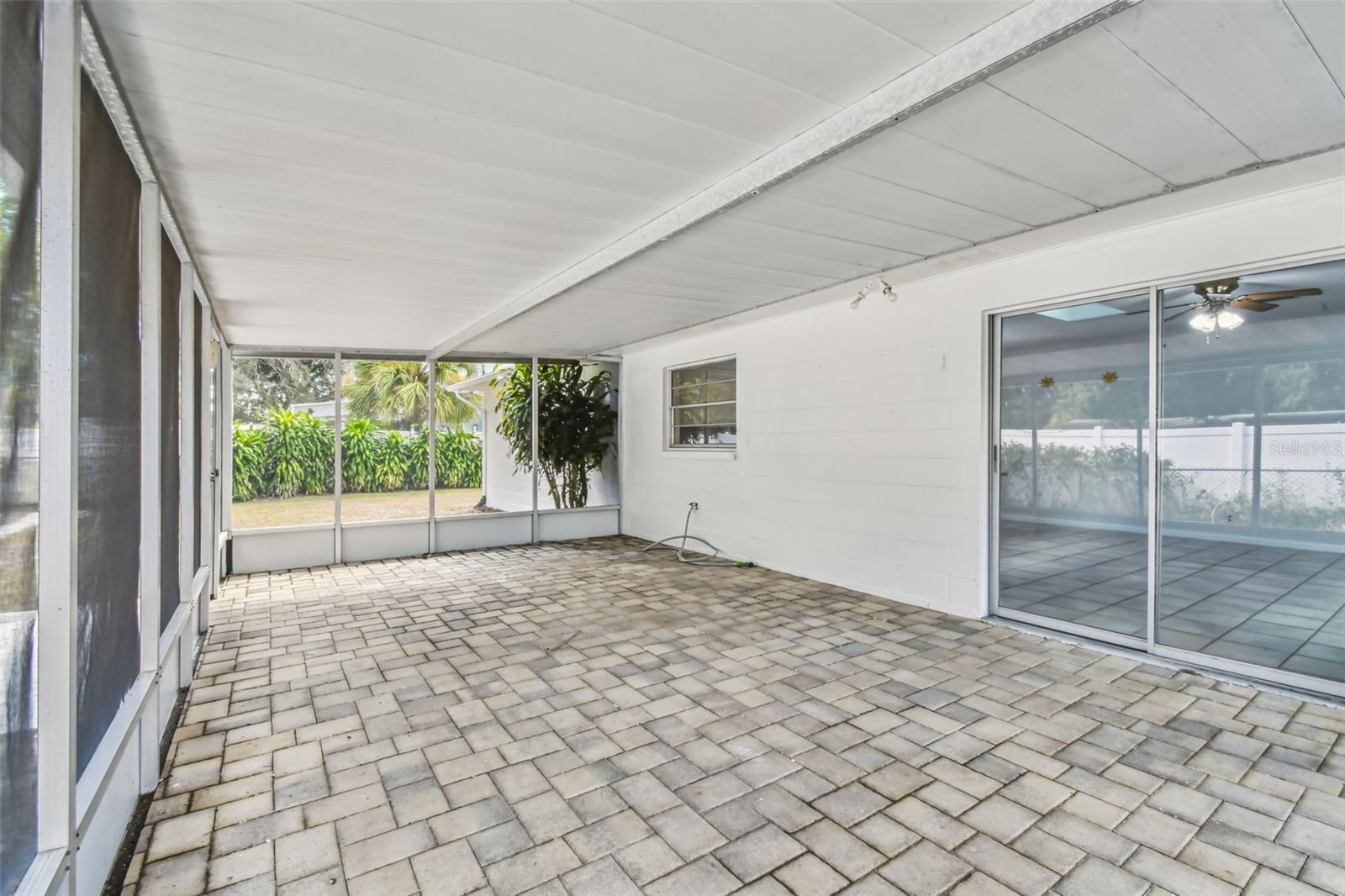 Listing photo id 22 for 513 Rollingview Drive