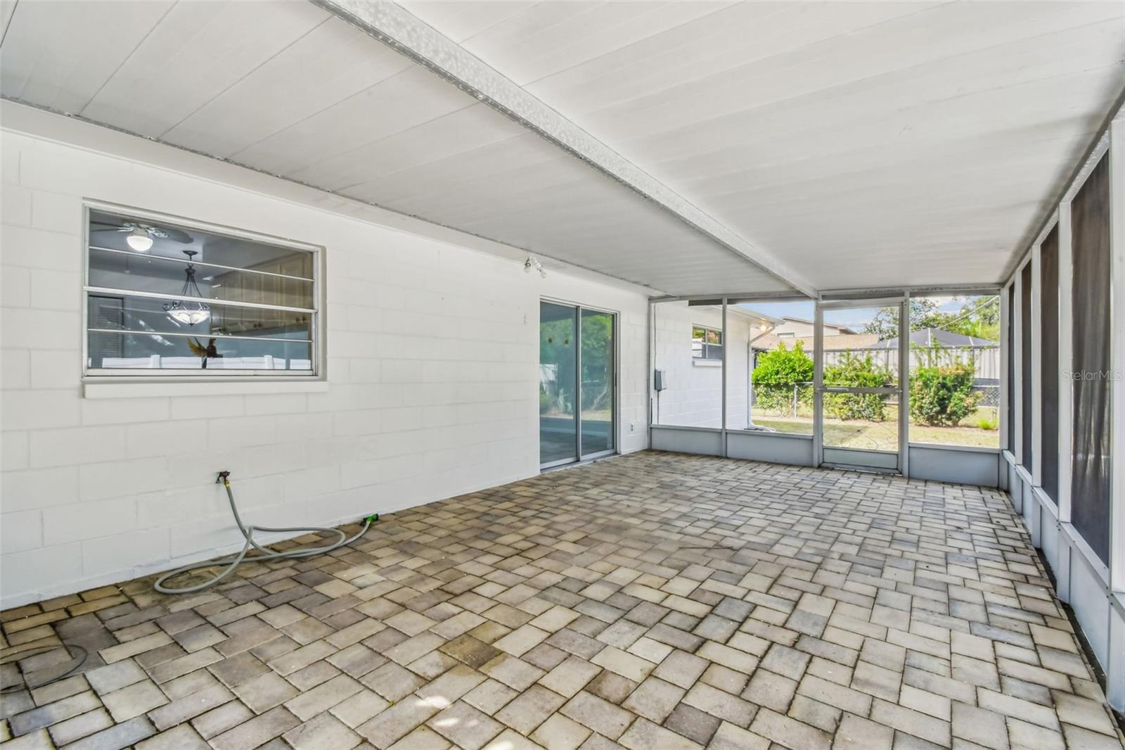 Listing photo id 23 for 513 Rollingview Drive