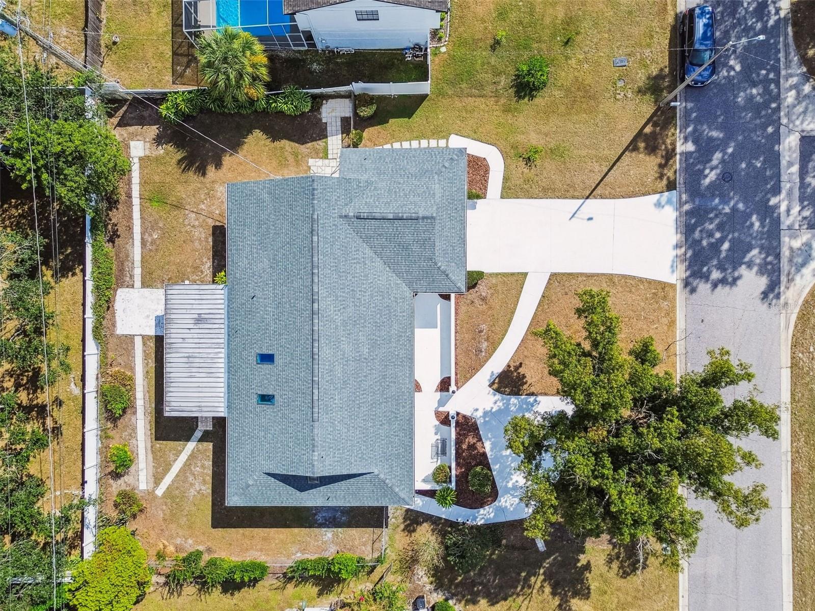 Listing photo id 25 for 513 Rollingview Drive