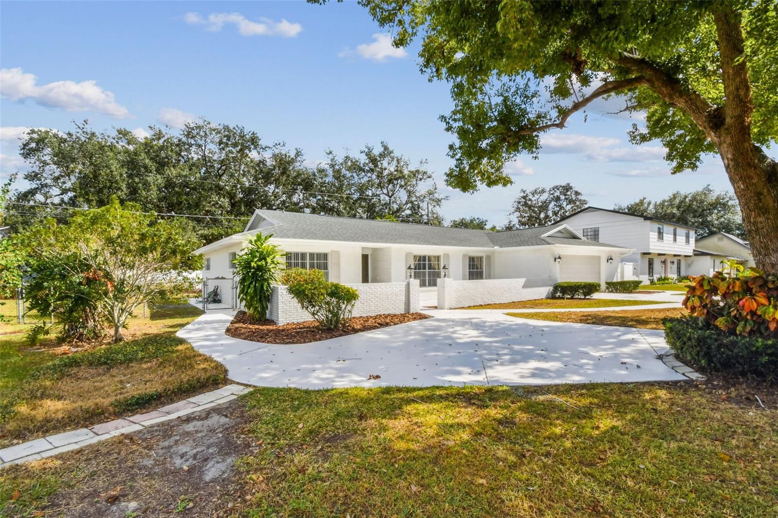 Listing photo id 1 for 513 Rollingview Drive