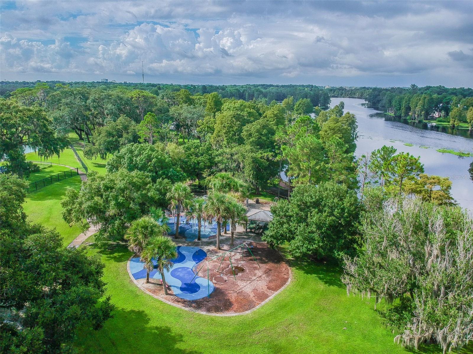 Listing photo id 31 for 513 Rollingview Drive