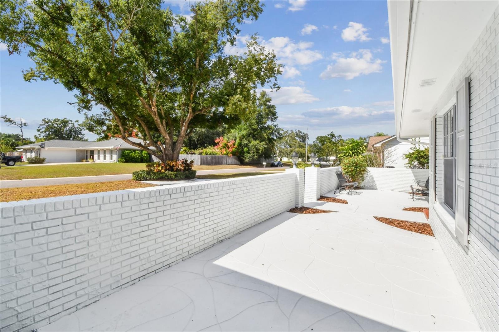 Listing photo id 2 for 513 Rollingview Drive