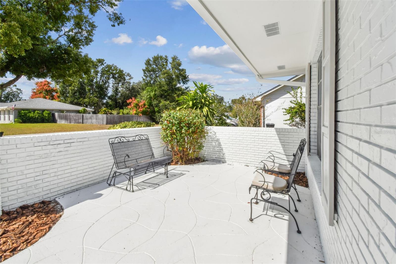 Listing photo id 3 for 513 Rollingview Drive