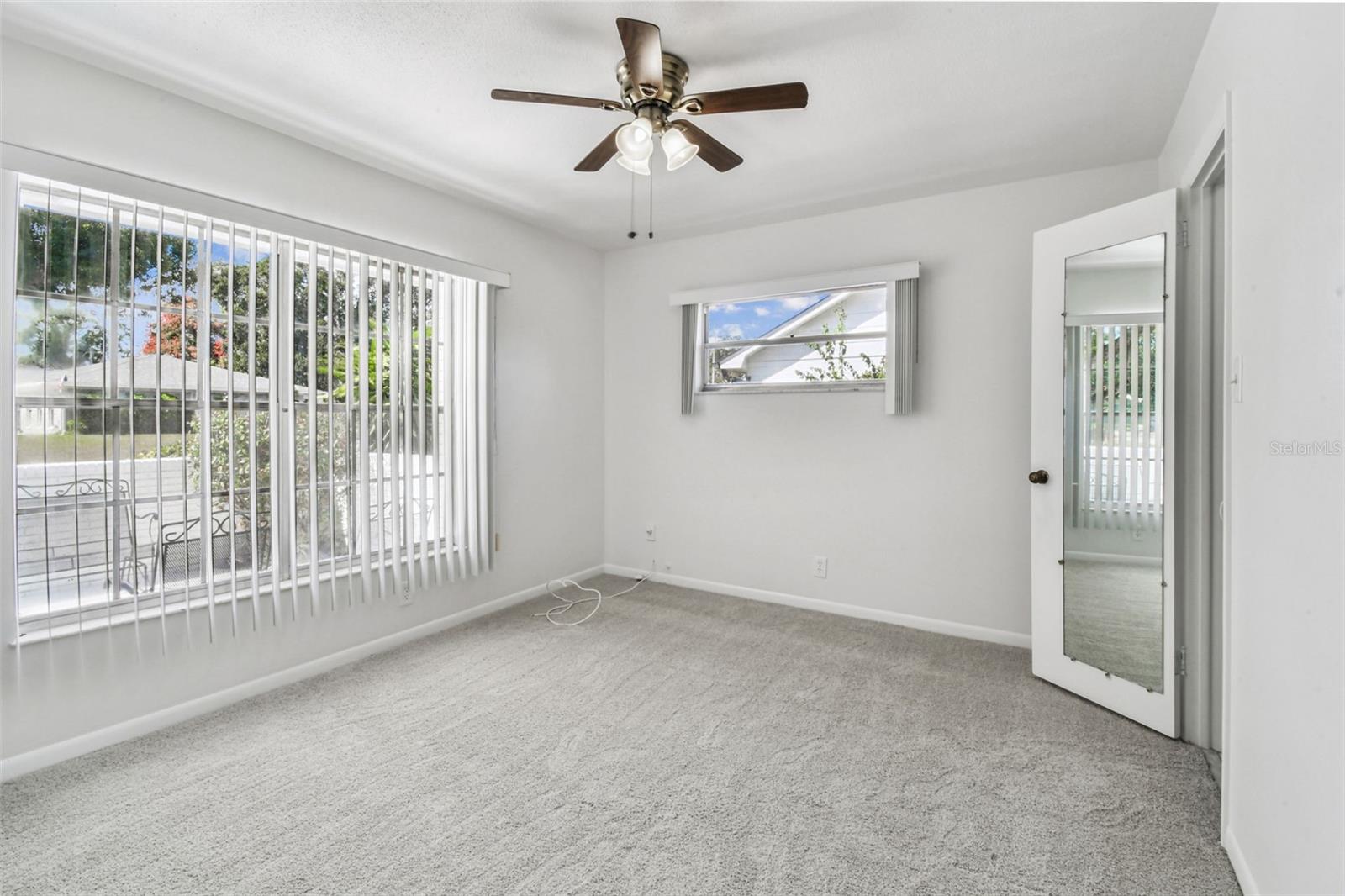 Listing photo id 7 for 513 Rollingview Drive