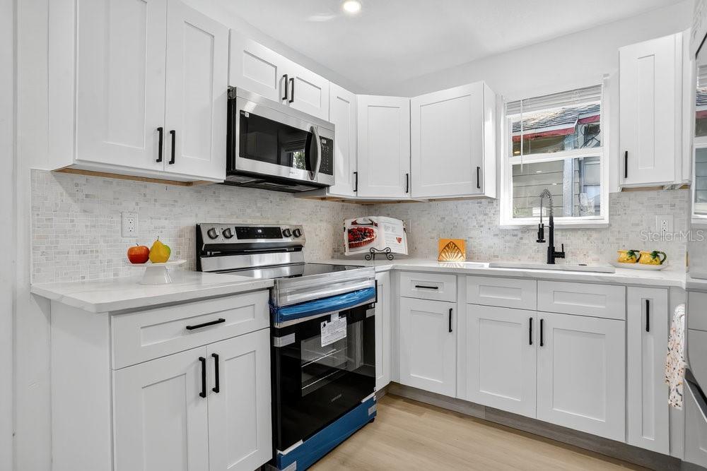 Image 6 of 21 For 3110 11th Ave N