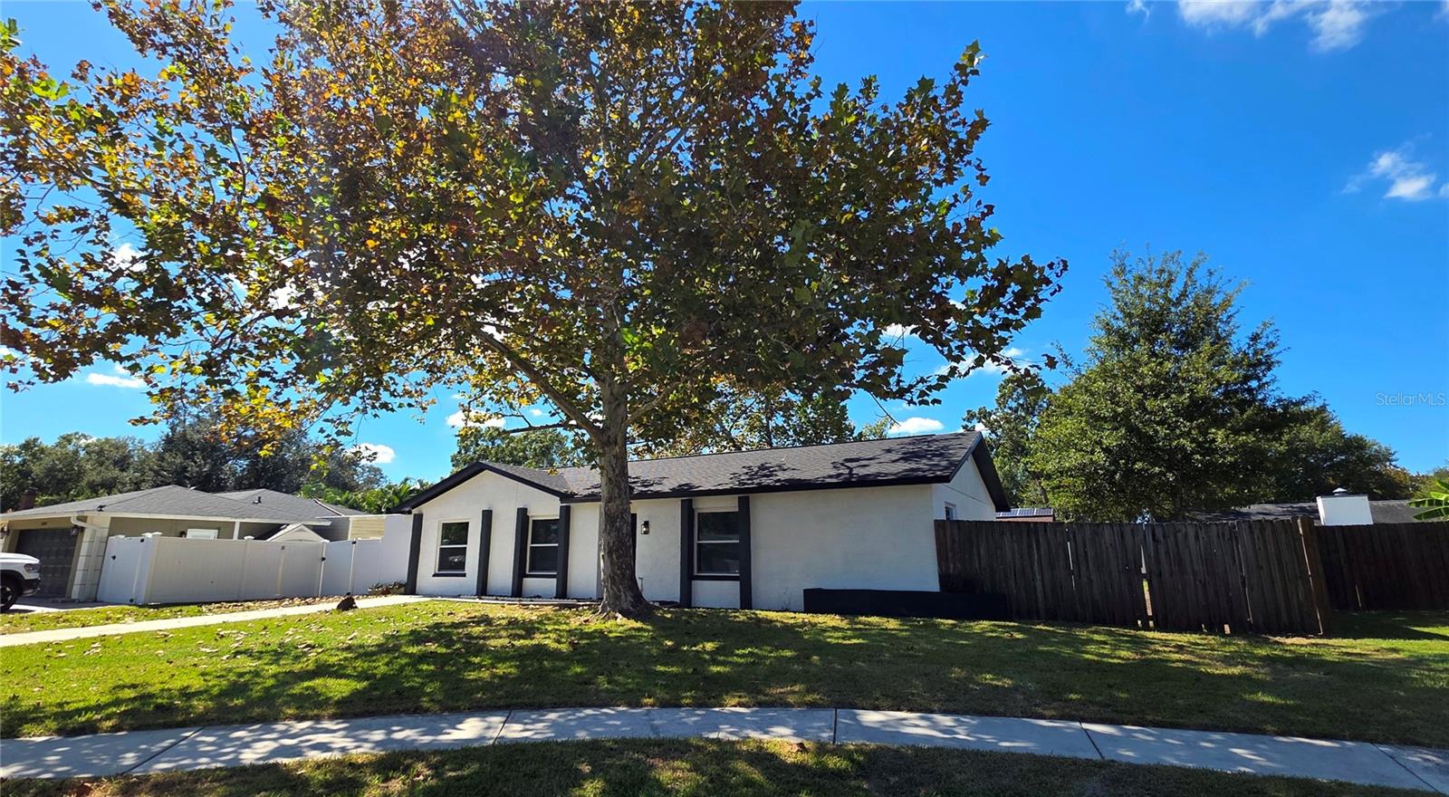 Listing photo id 10 for 3206 Las Brisas Drive